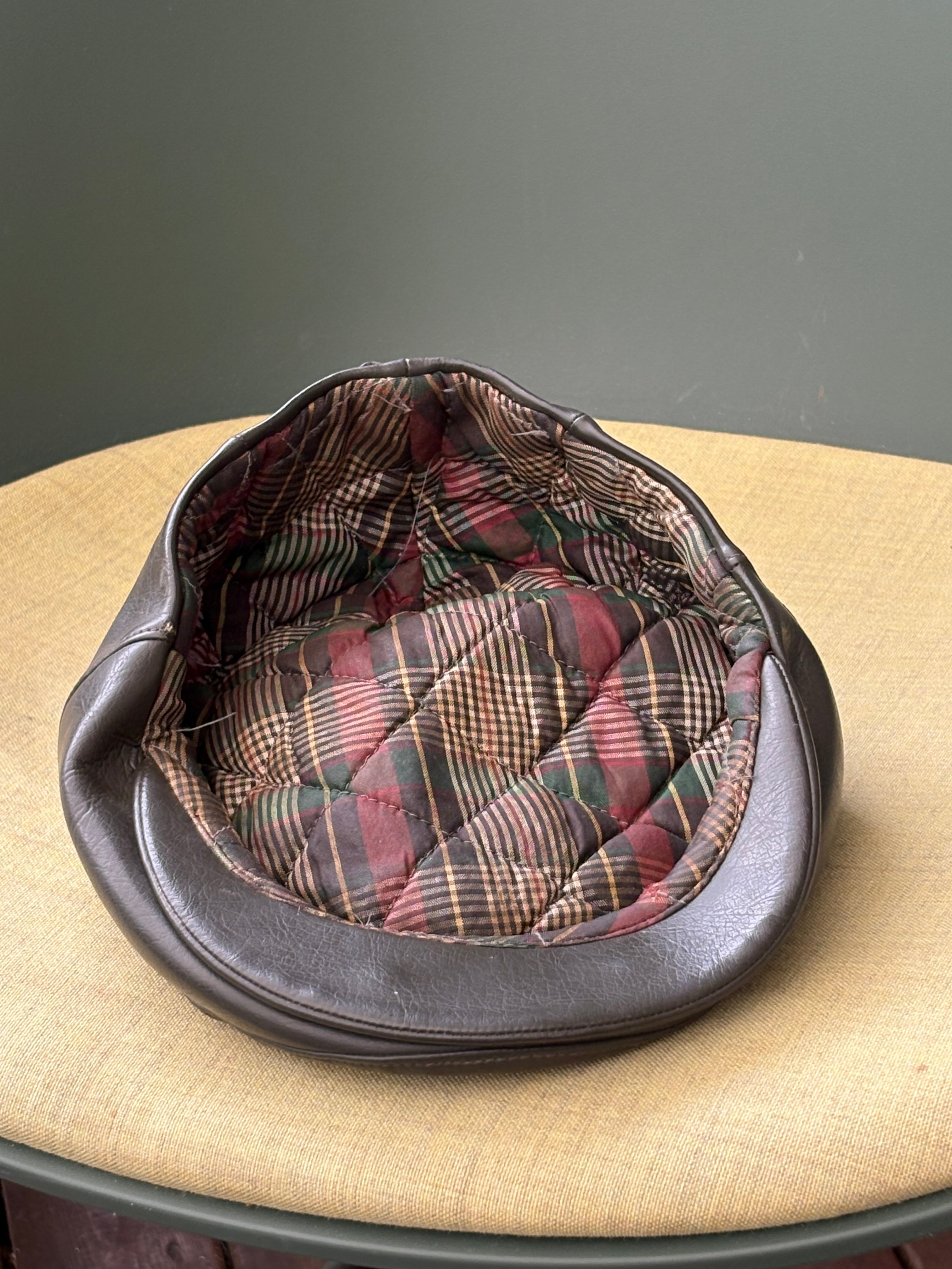 Snygg cool vintage ” flatcap” i mjukt äkta skinn 1960/70 tal.