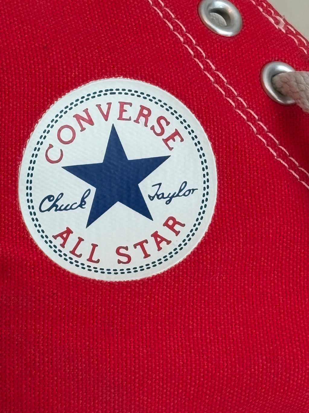 Snygga coola retro Converse All Star / Chuck Taylor Edition size 7 i fint skick.