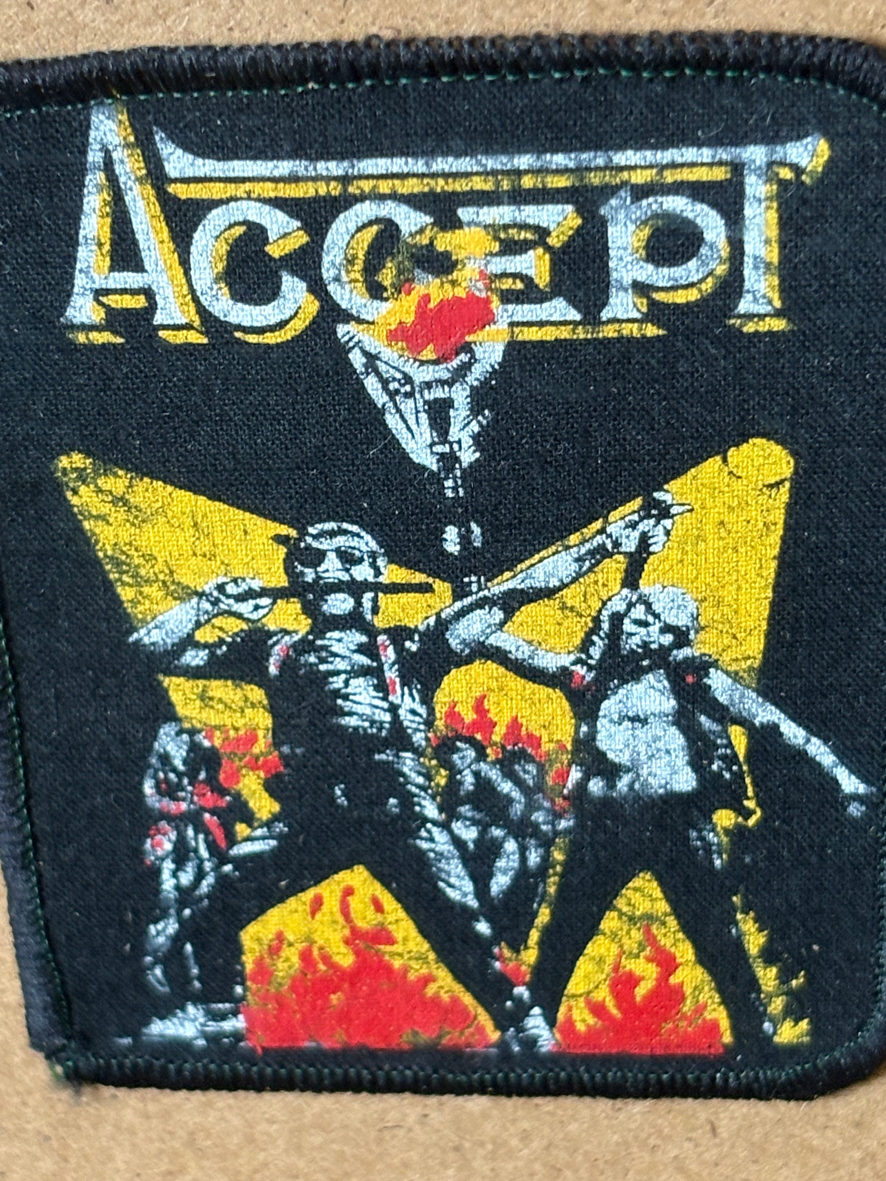 Ett fint vintage original patch märke i tyg på rockgruppen Accept i nyskick.
