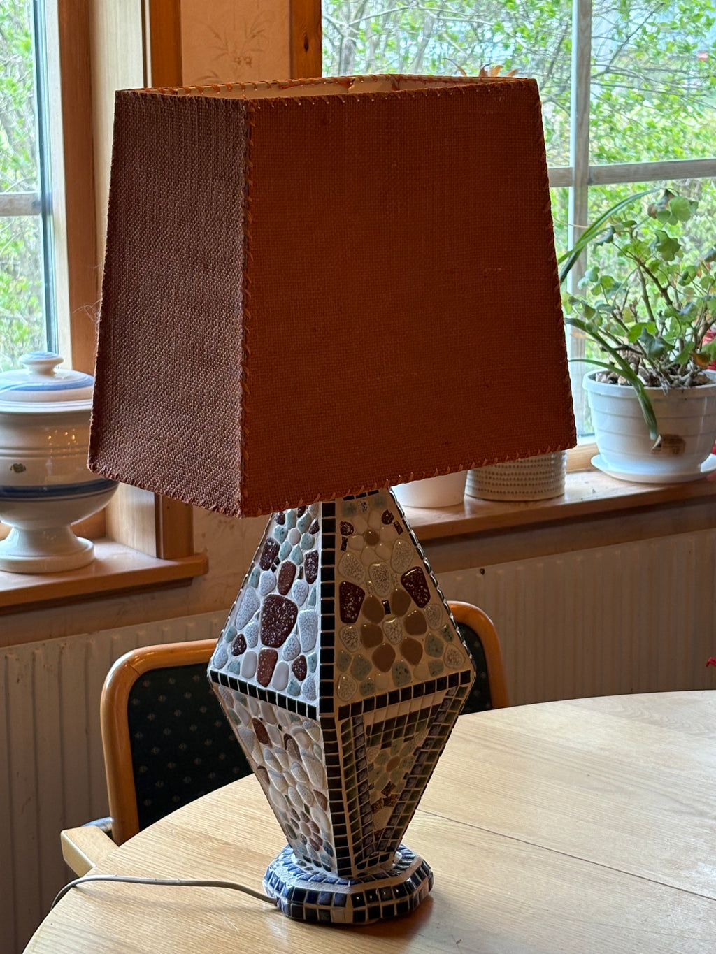 Stor vacker vintage bordslampa i mosaik 1960 tal.
