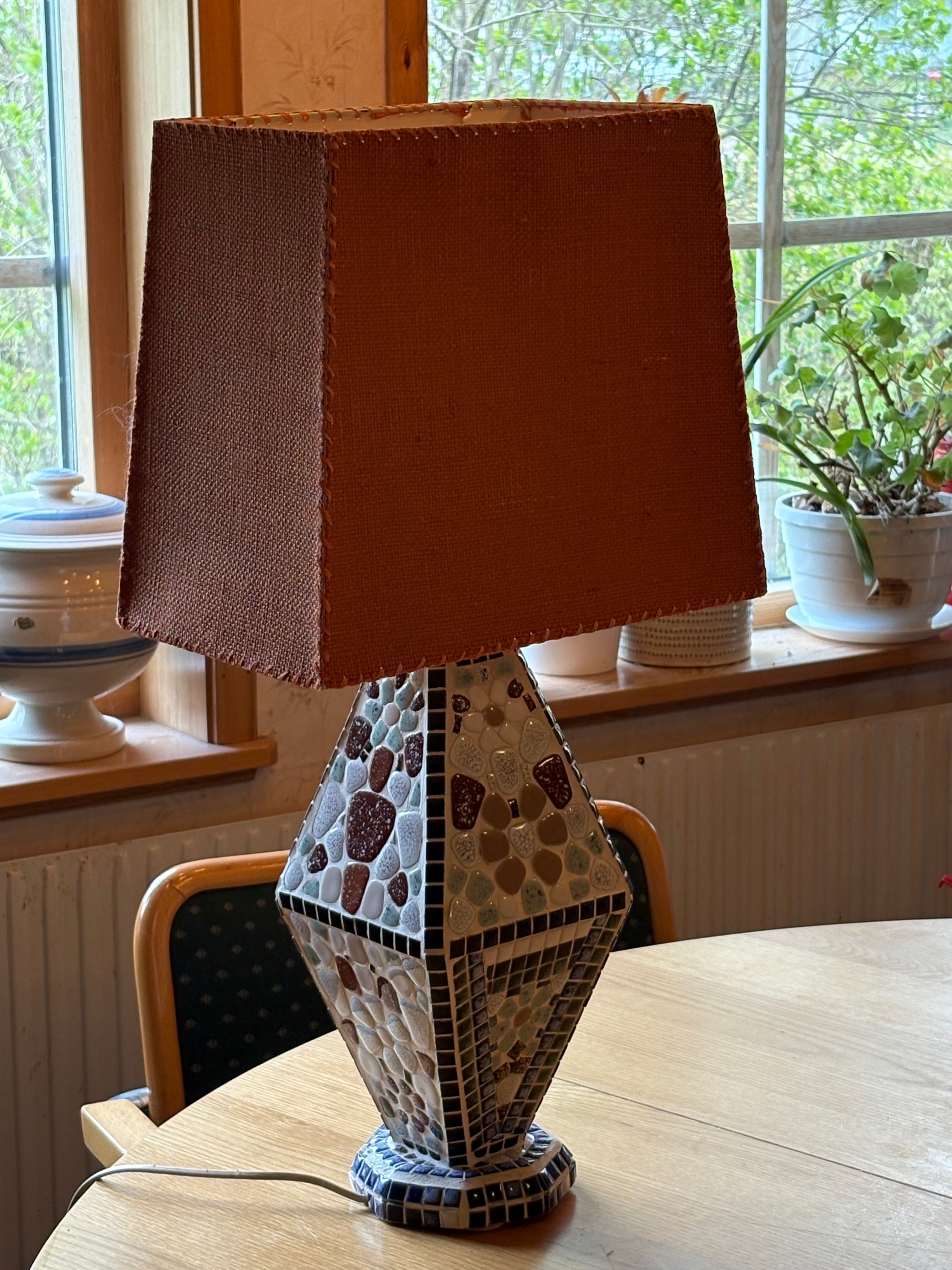 Stor vacker vintage bordslampa i mosaik 1960 tal.