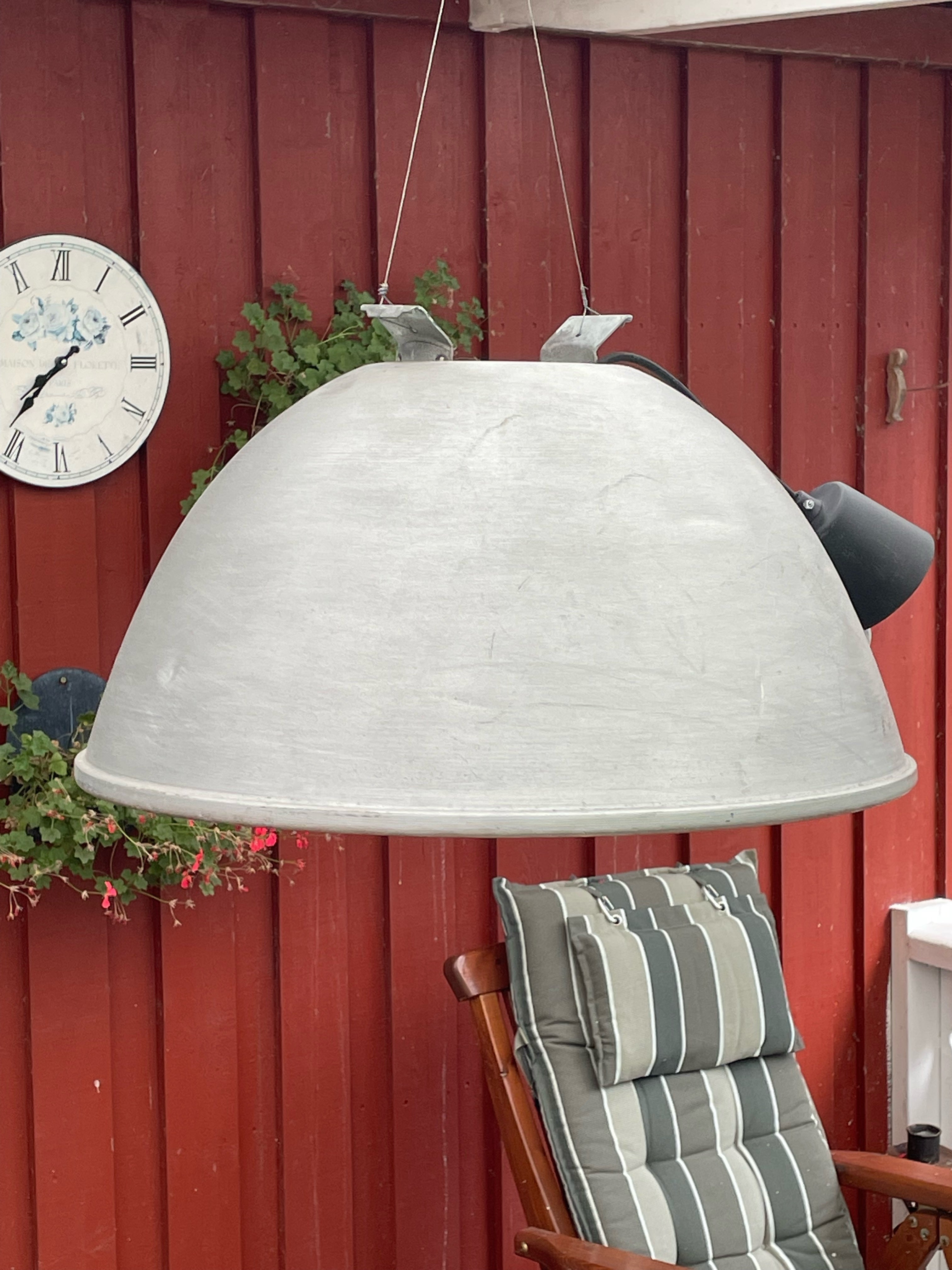 Stoor cool taklampa i industriell stil och design. 50 cm + i diameter.