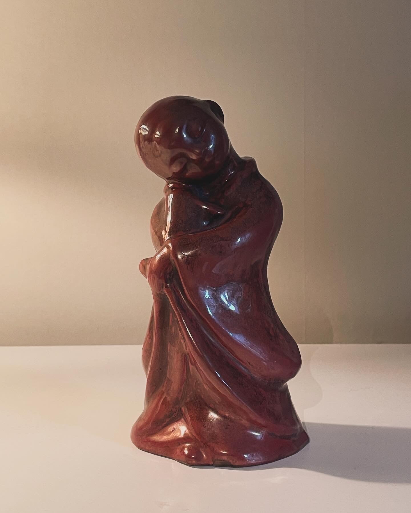 Vacker figurin i keramik från Bornholm keramik / Danmark i nyskick.
