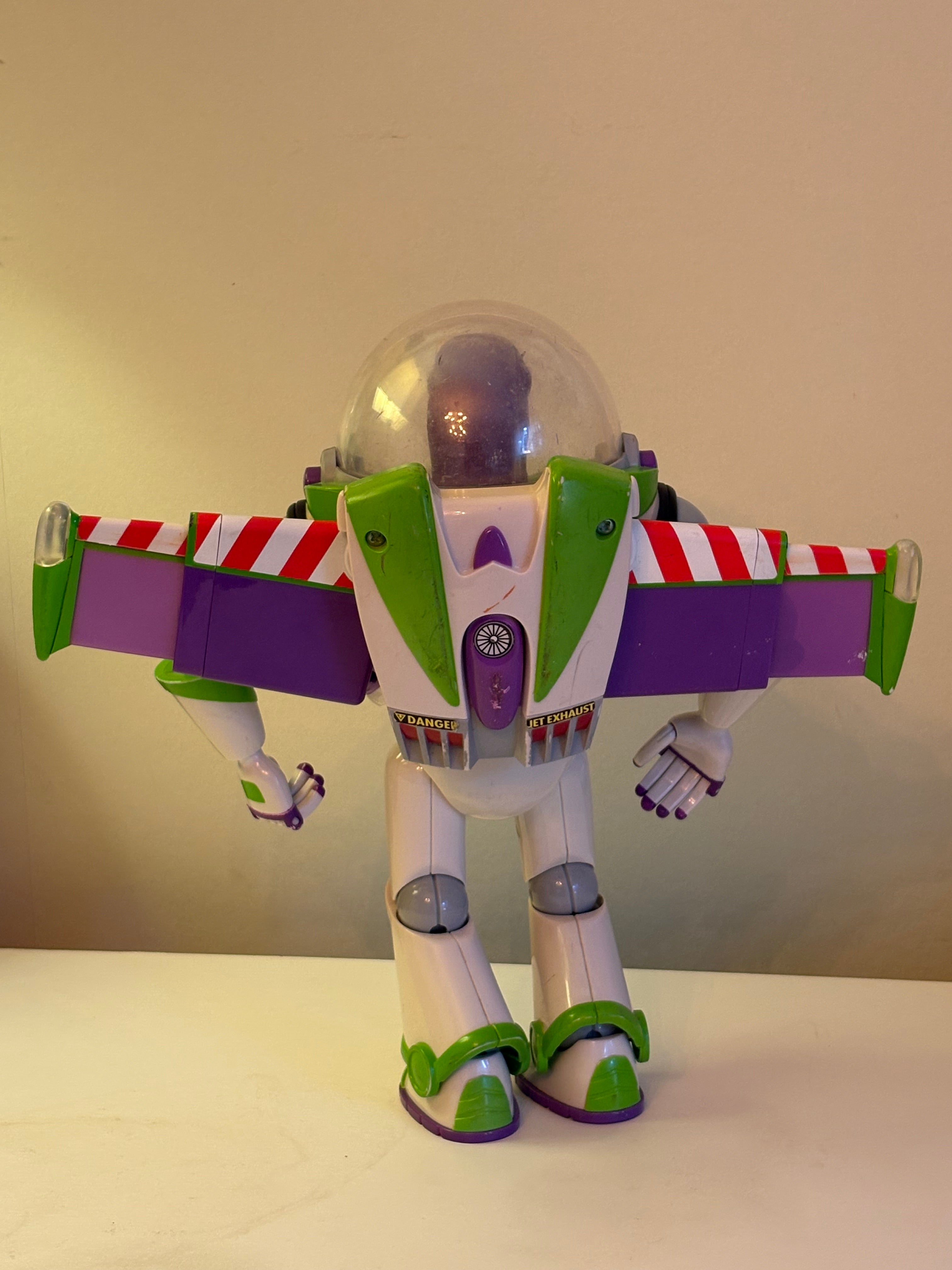 Toy Stories Buzz Lightyears gubbe från 1995 i fint skick.