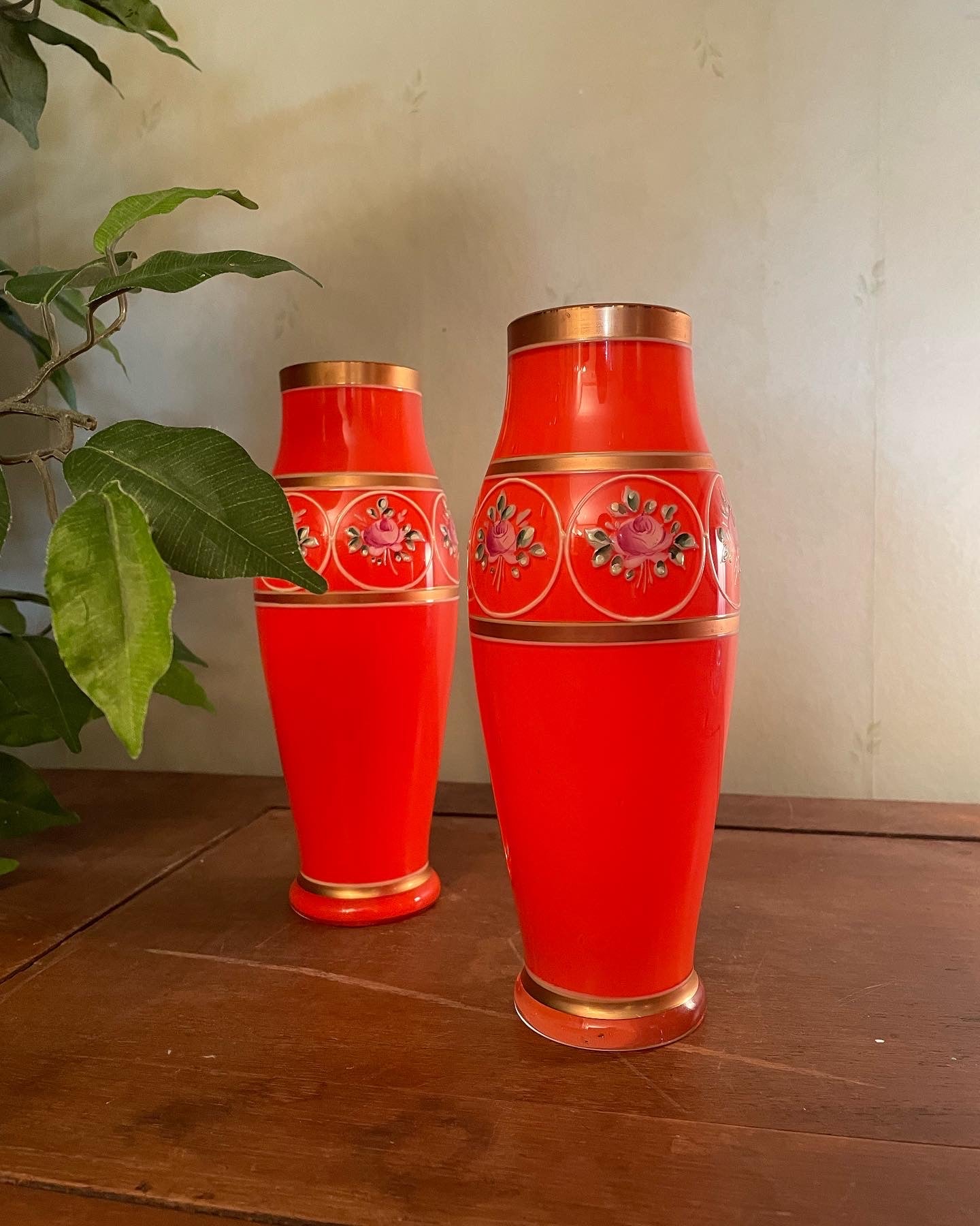 Två st antika vaser i Svenskt flussglas i nyskick.