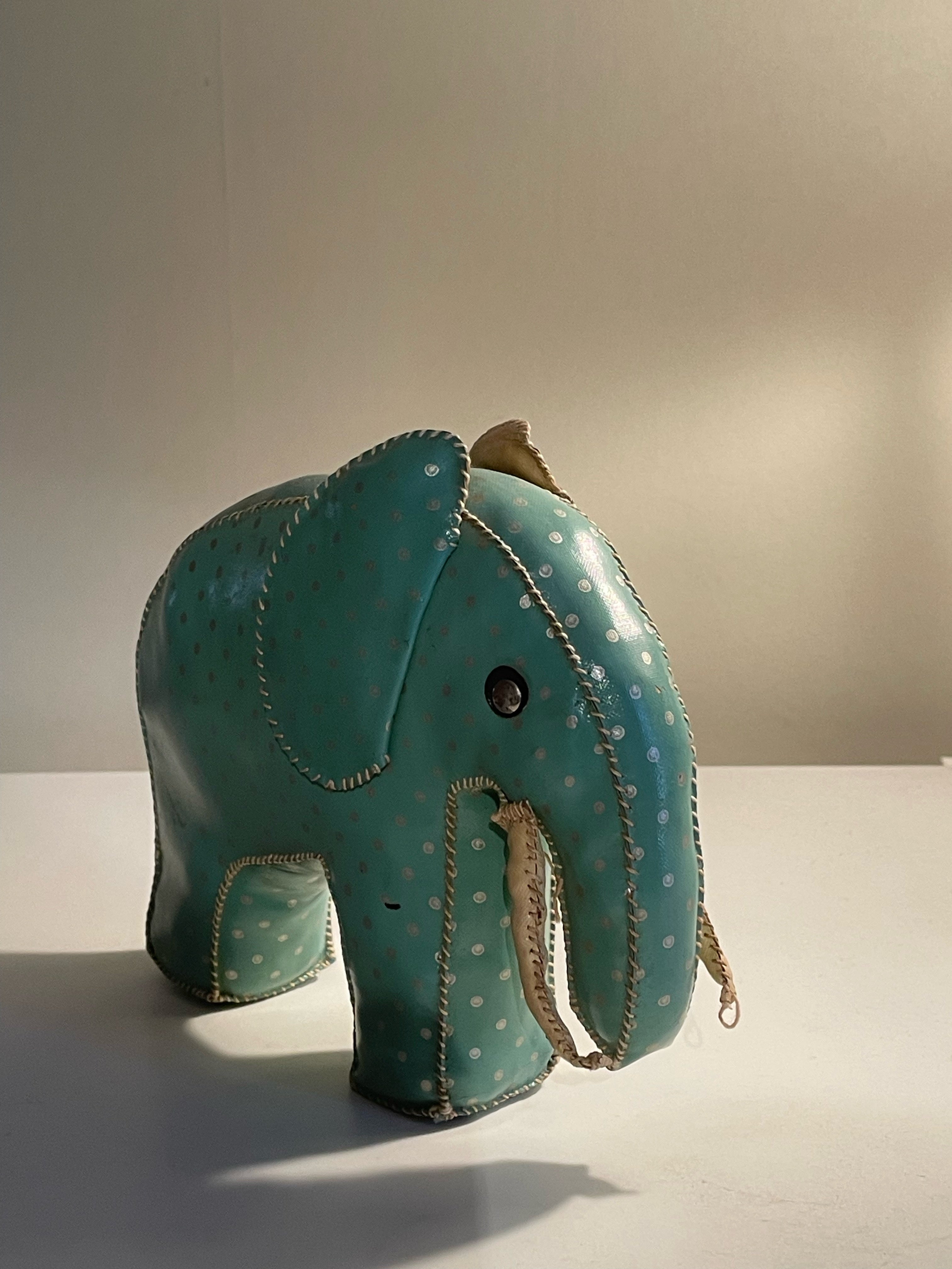 Vintage leksak 1950 tal. En fin elefant sydd utav vaxduk. Riktig ” folkart”