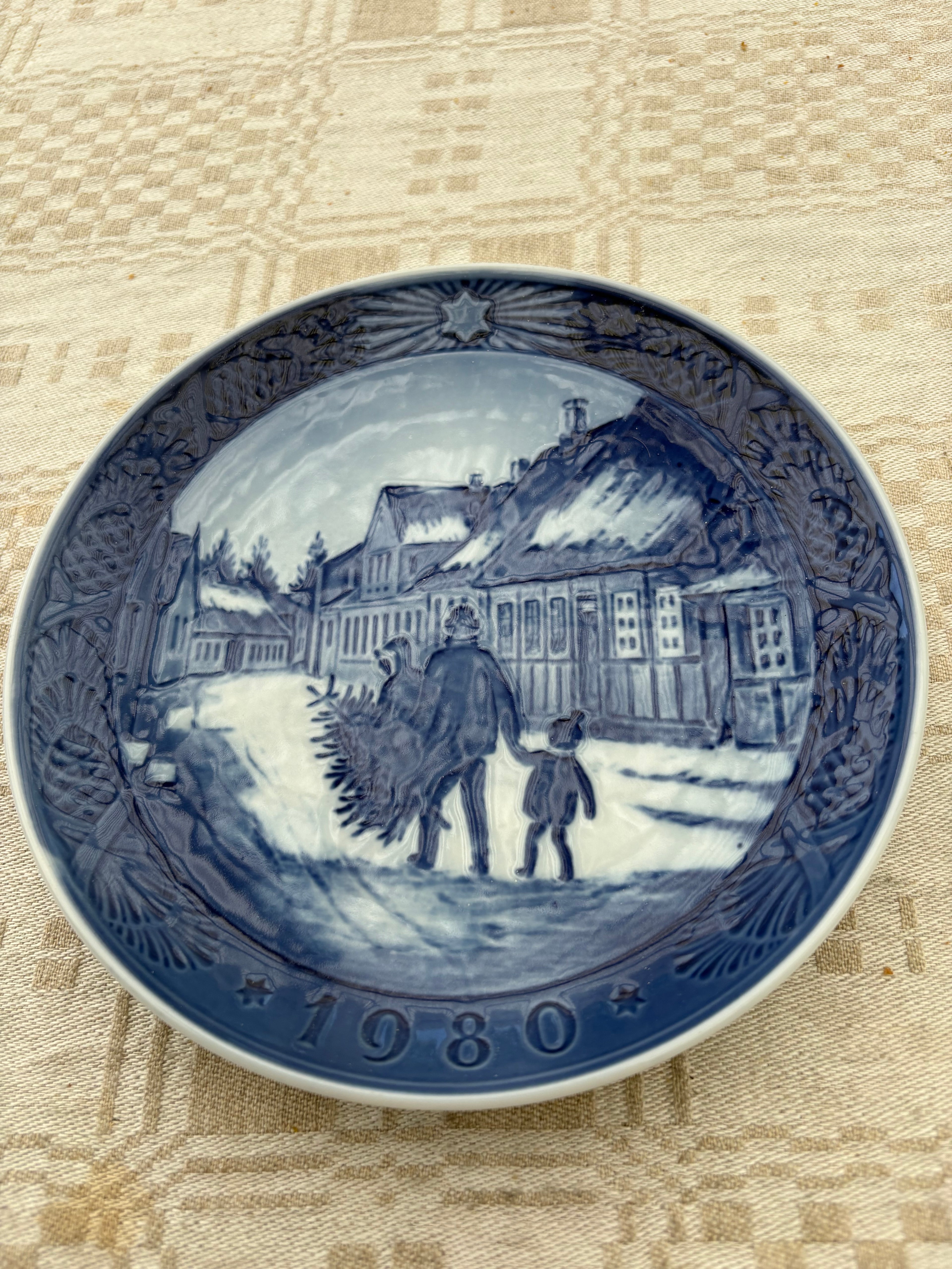 Vackra retro årstallrikar från Royal Copenhahen. Åren 1977-1984.
