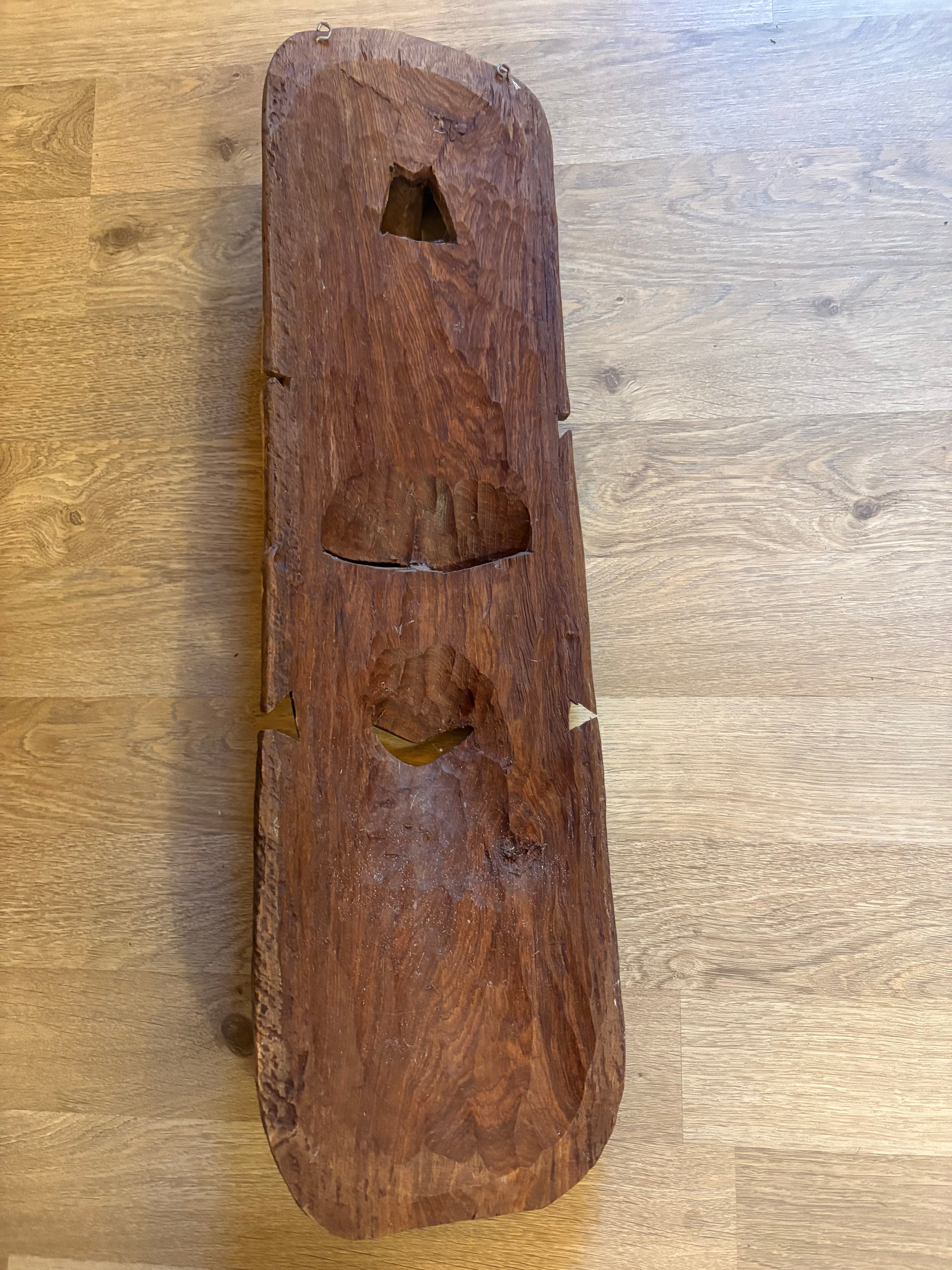 Autentisk trä ansiktsmask med tydlig centralafrikansk / Kongolesisk stil. Songye Kifwebe alt Luba inköpt i Kongo.