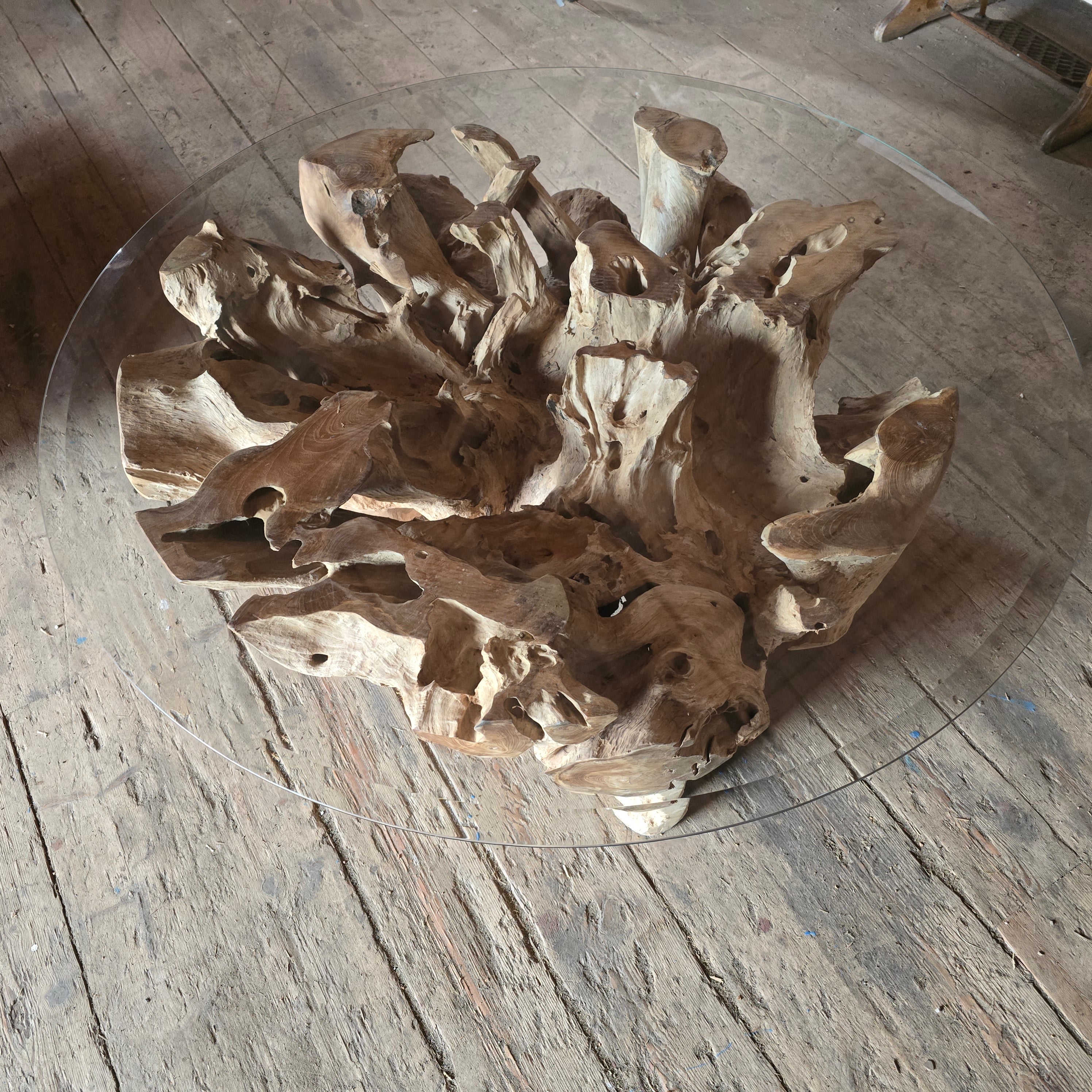 Vackra och unika teak rot bord med valfri glasskiva. Teak rotens stl är från typiska vardagsrums bord till större middagsbord.