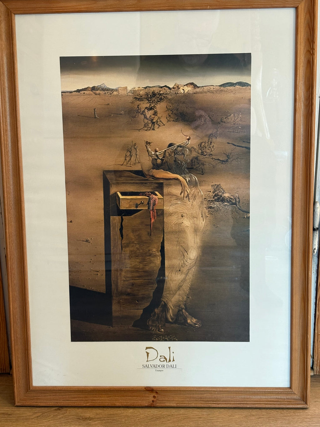 Fin poster / Salvador Dali med sitt verk ” Espania” från 1938 i nyskick.