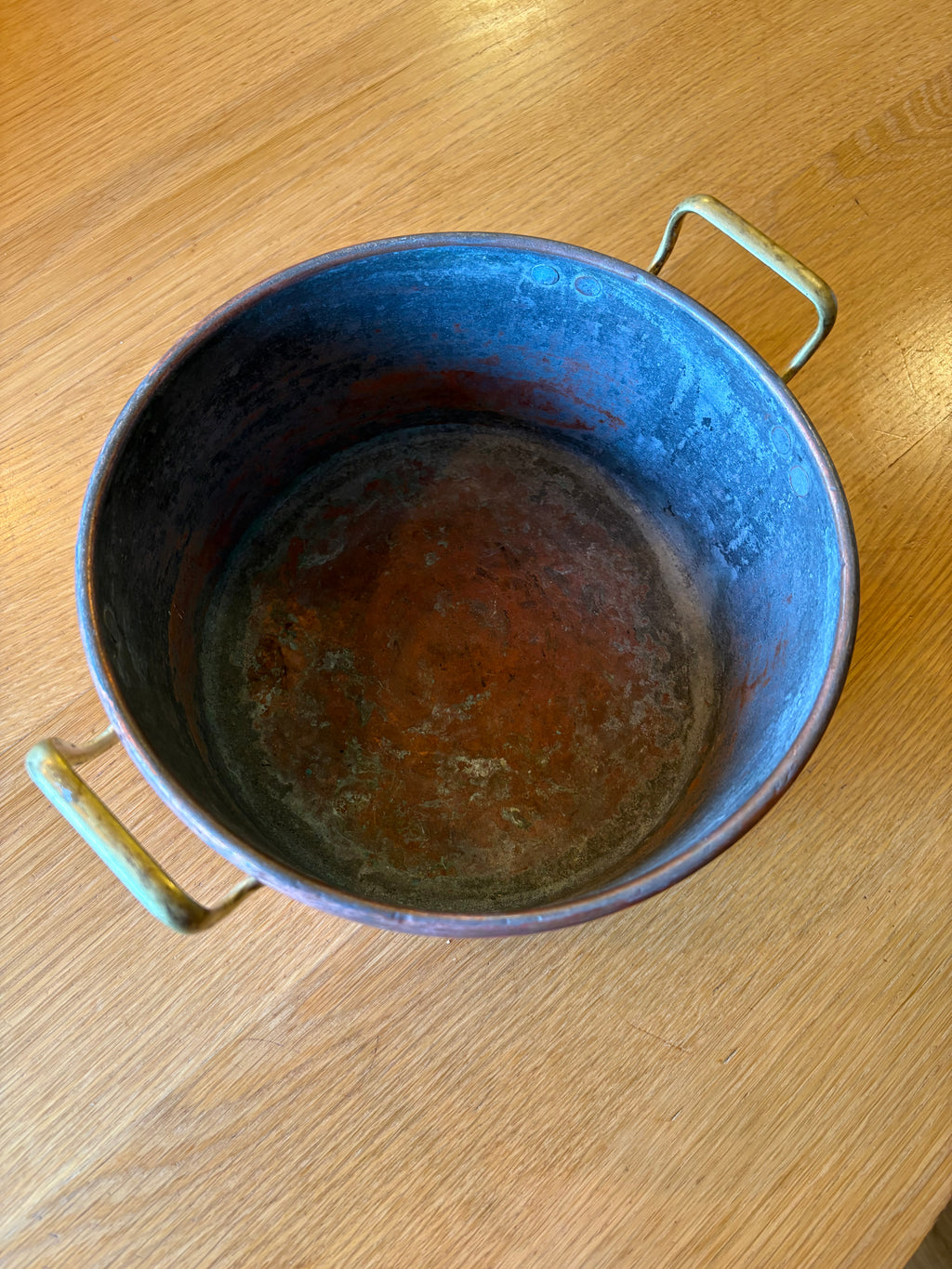 Vacker antik kopparkastrull , 3 liter med charmig patina.
