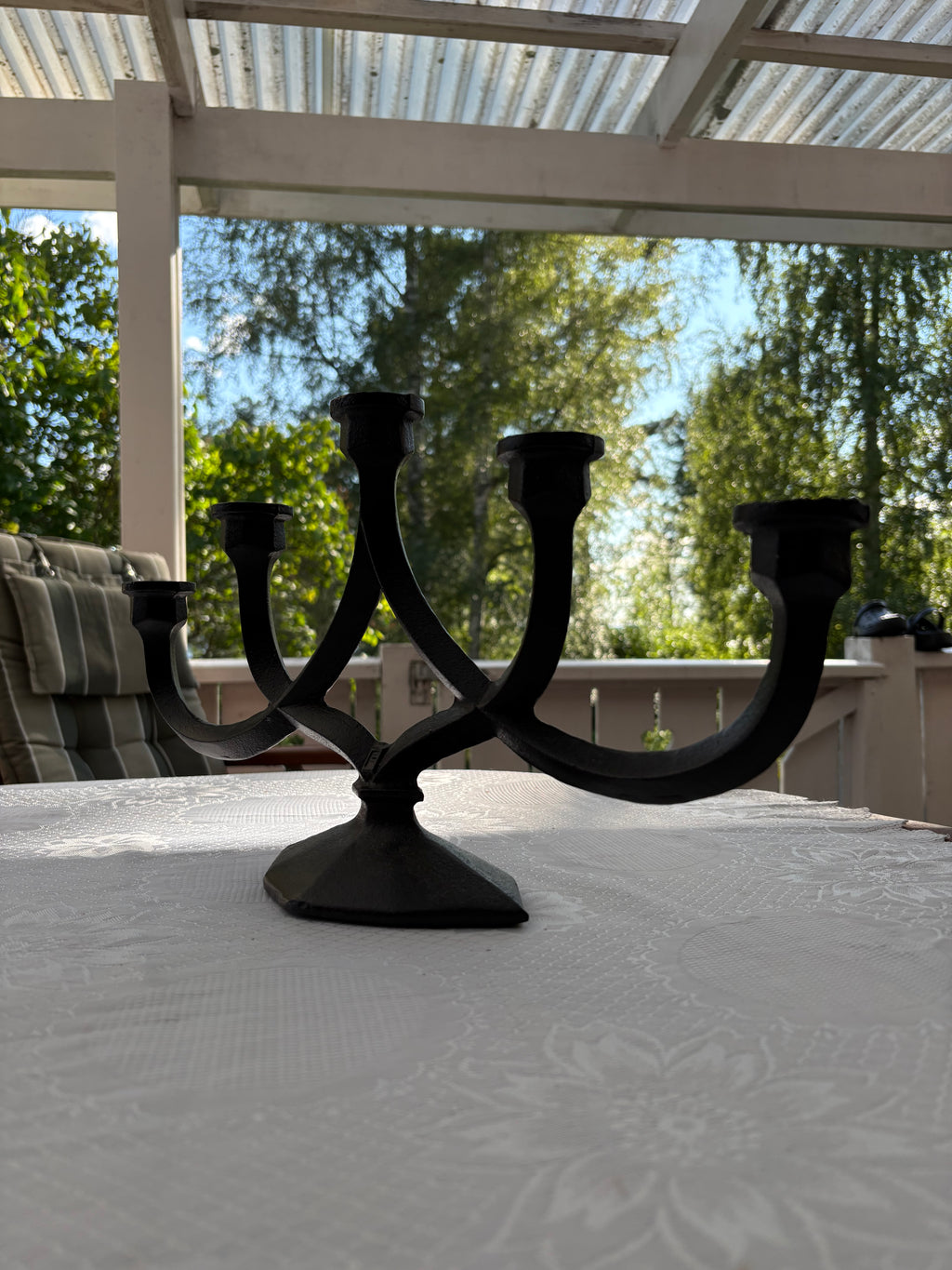 Vacker vintage ljusstake i gjutjärn med fem st ljushållare 1950 tal.