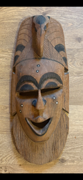 Autentisk trä ansiktsmask med tydlig centralafrikansk / Kongolesisk koppling. Songye Kifwebe alt Luba.