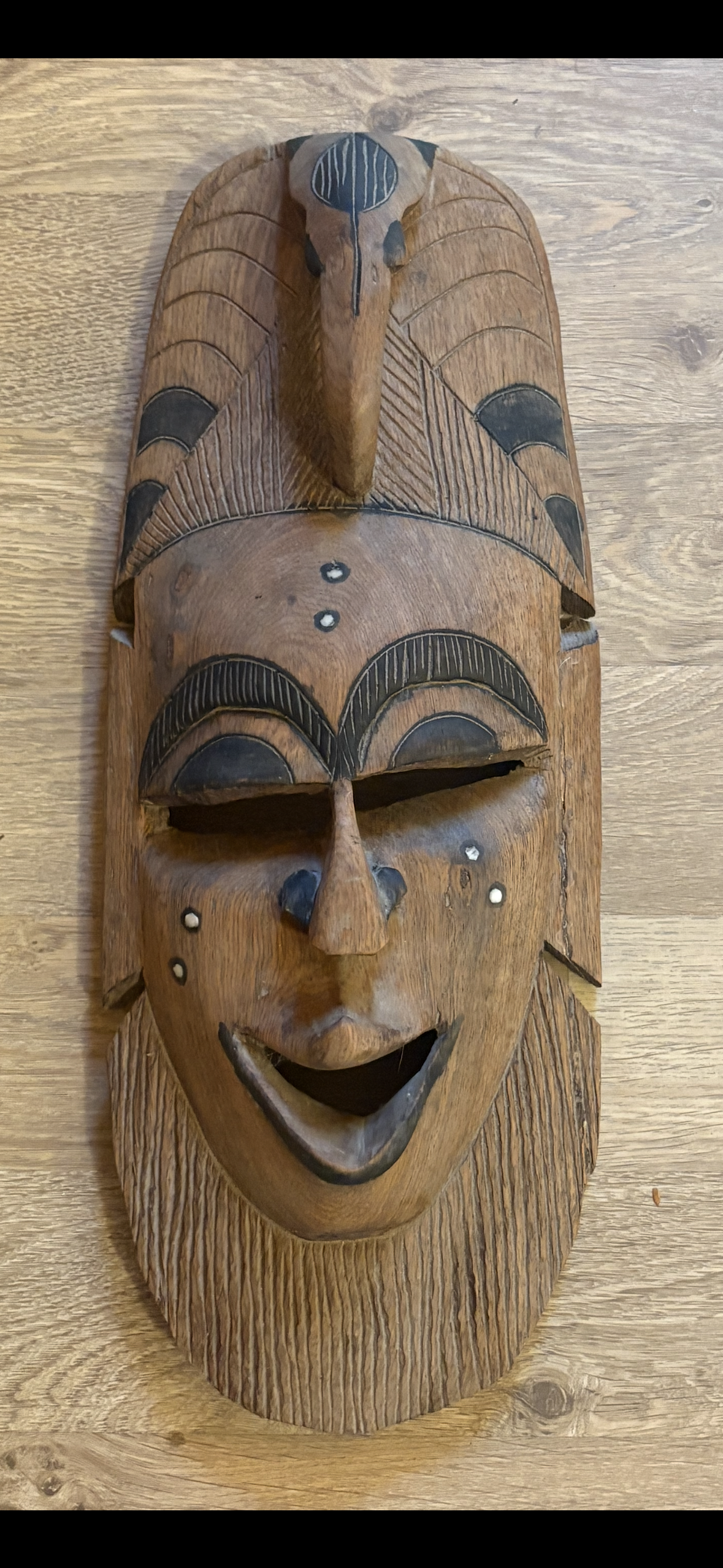 Autentisk trä ansiktsmask med tydlig centralafrikansk / Kongolesisk koppling. Songye Kifwebe alt Luba.
