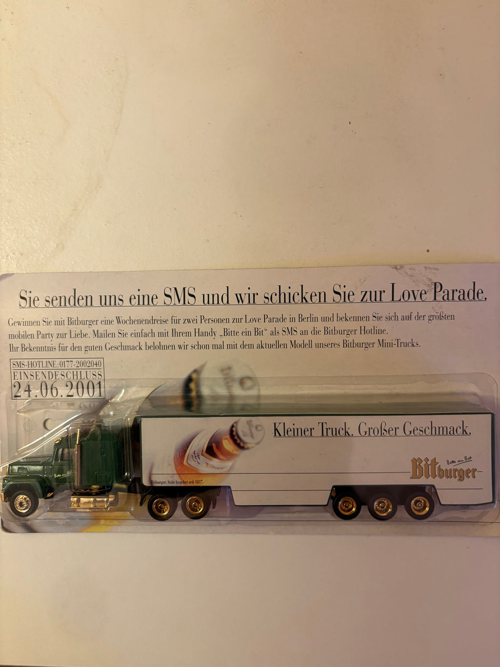 Öl lastbil, leksakslastbil Kleiner Truck Grofser Geschmack ” Bitburger” i förpackning.