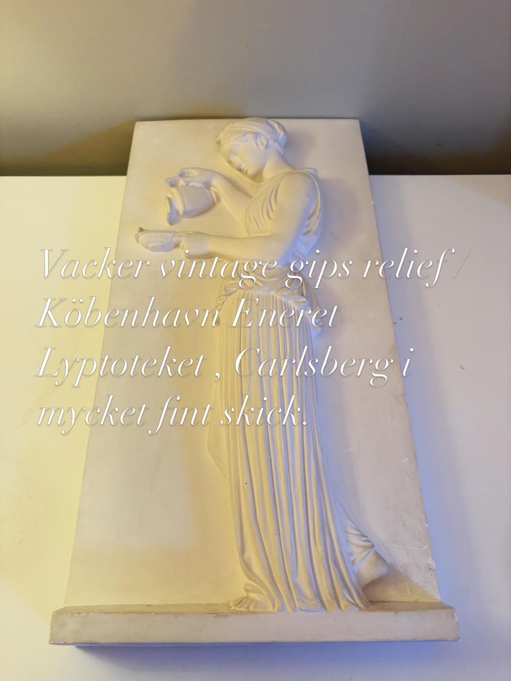 Vacker vintage gips relief ca 45 cm hög. Från Köbenhavn Eneret Lyptoteket , Carlsberg i mycket fint skick.