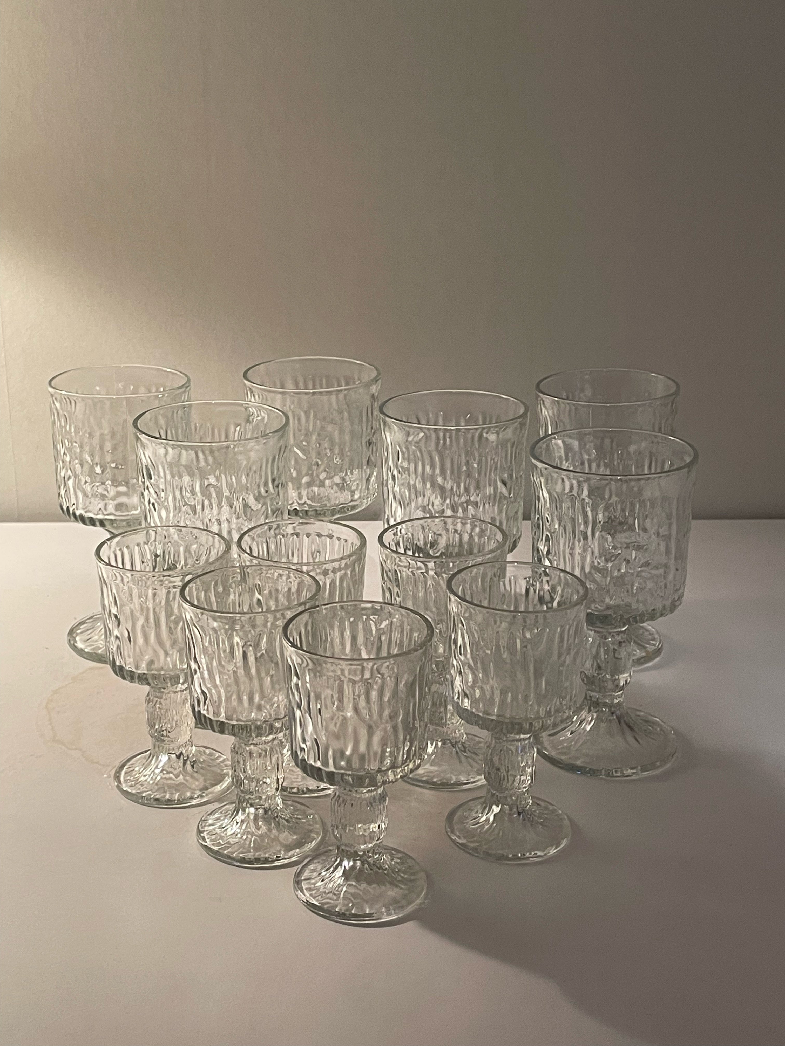Sex stora och sex små vackra vintage glas från Ravenhead i nyskick.