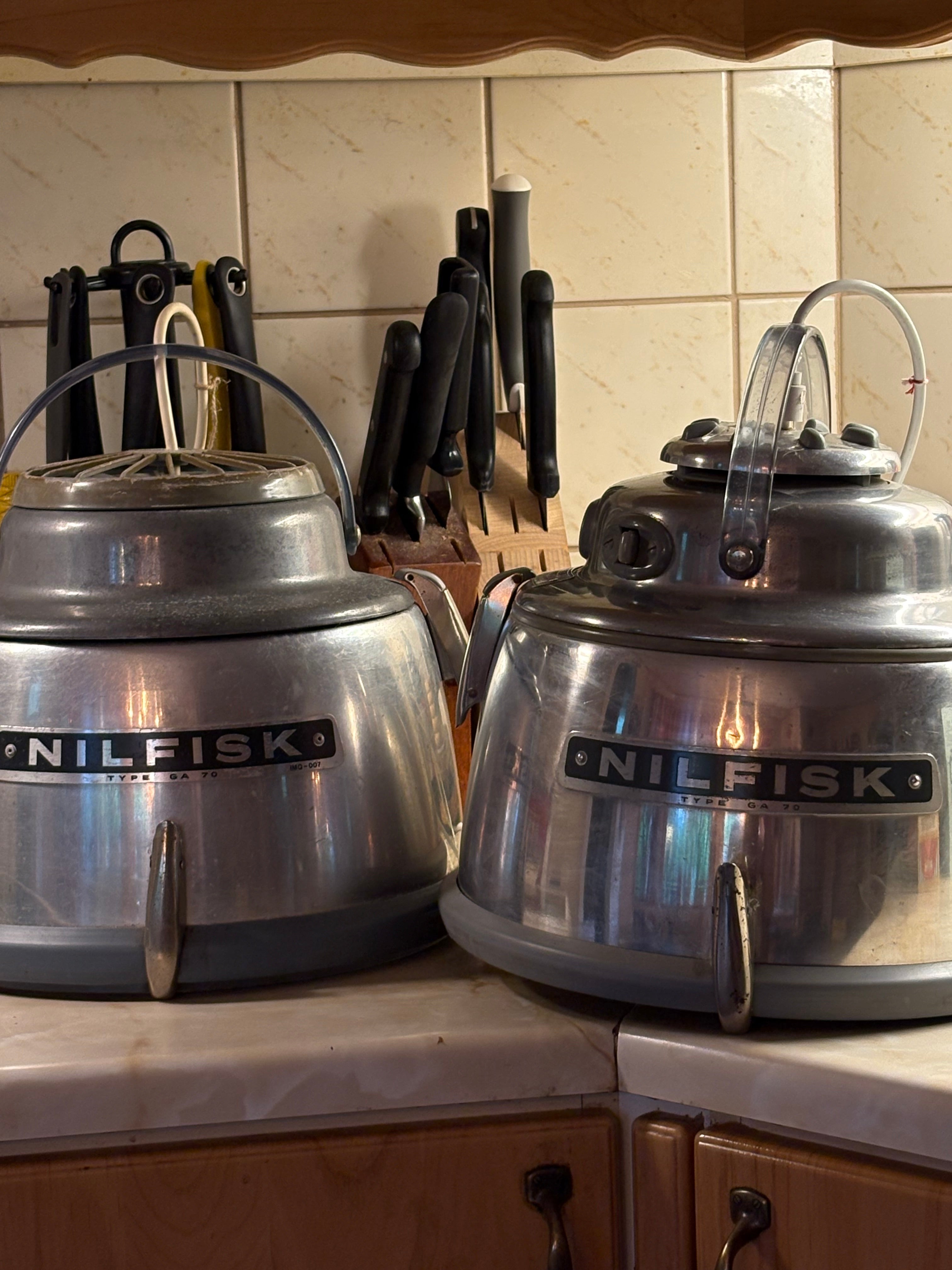 Två st vintage taklampor i industriel stil från Danska NILFISK.