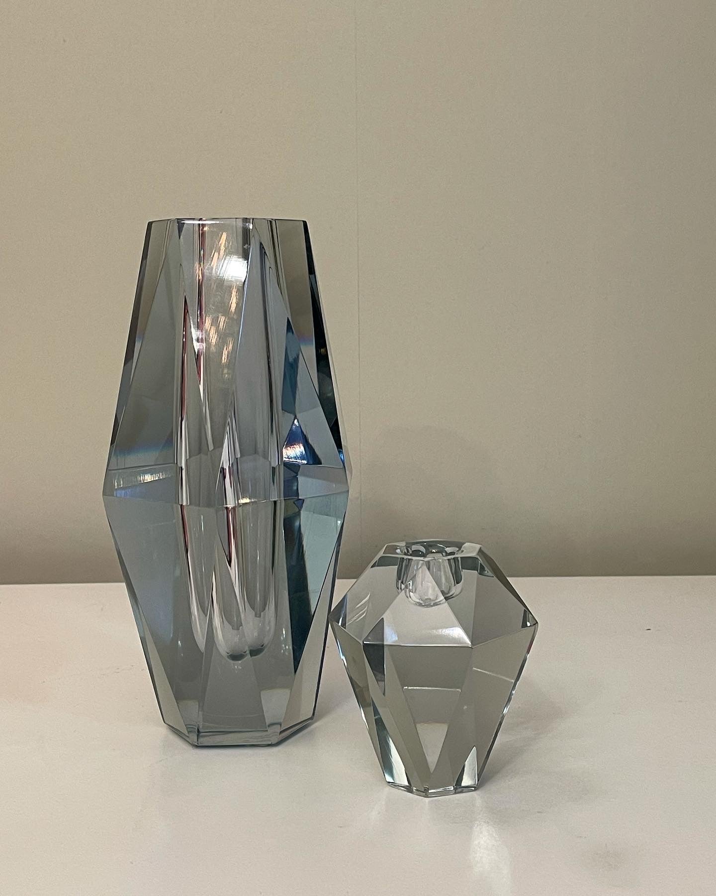 Två st antika ” Diamantvaser” designade utav Asta Strömberg från Strömbergshyttan.