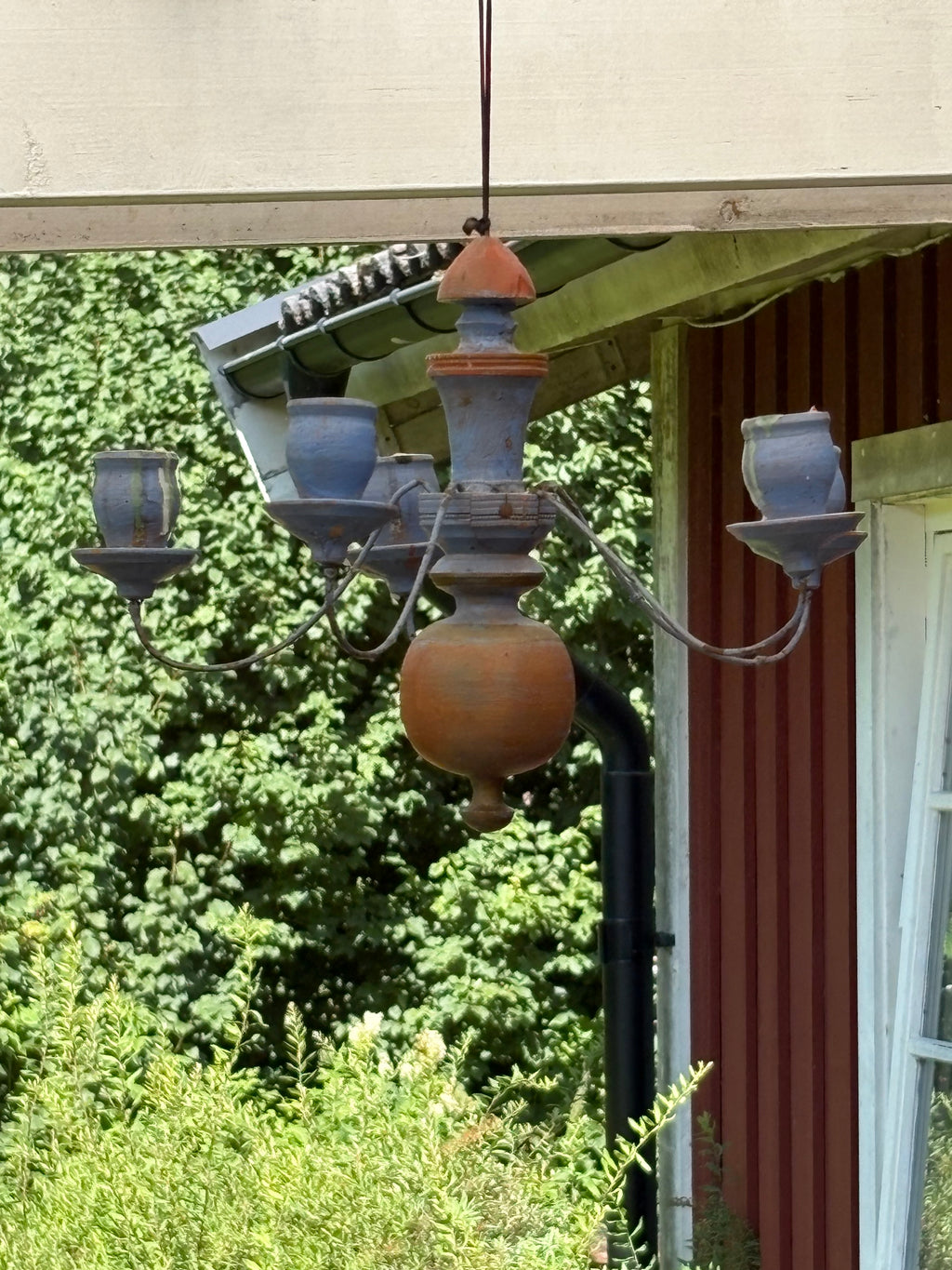 Vacker antik  takkrona i trä i allmoge tidigt 1800 tal. Klassisk Folk Art.