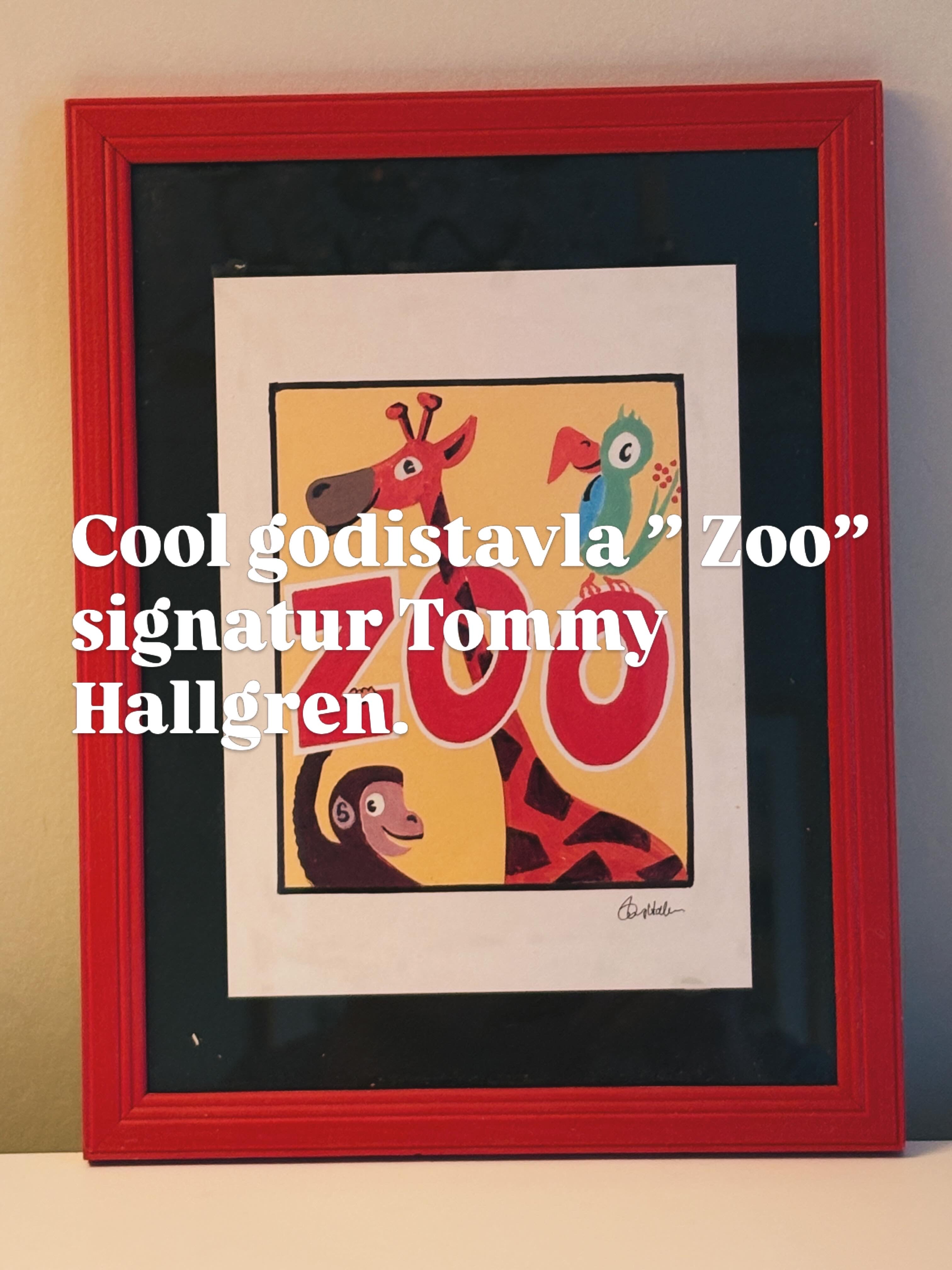 Kul och cool godistavla ”Zoo” signerad Tommy Hallgren i fint skick.