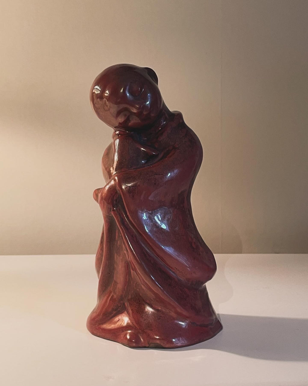 Vacker figurin i keramik från Bornholm keramik / Danmark i nyskick.