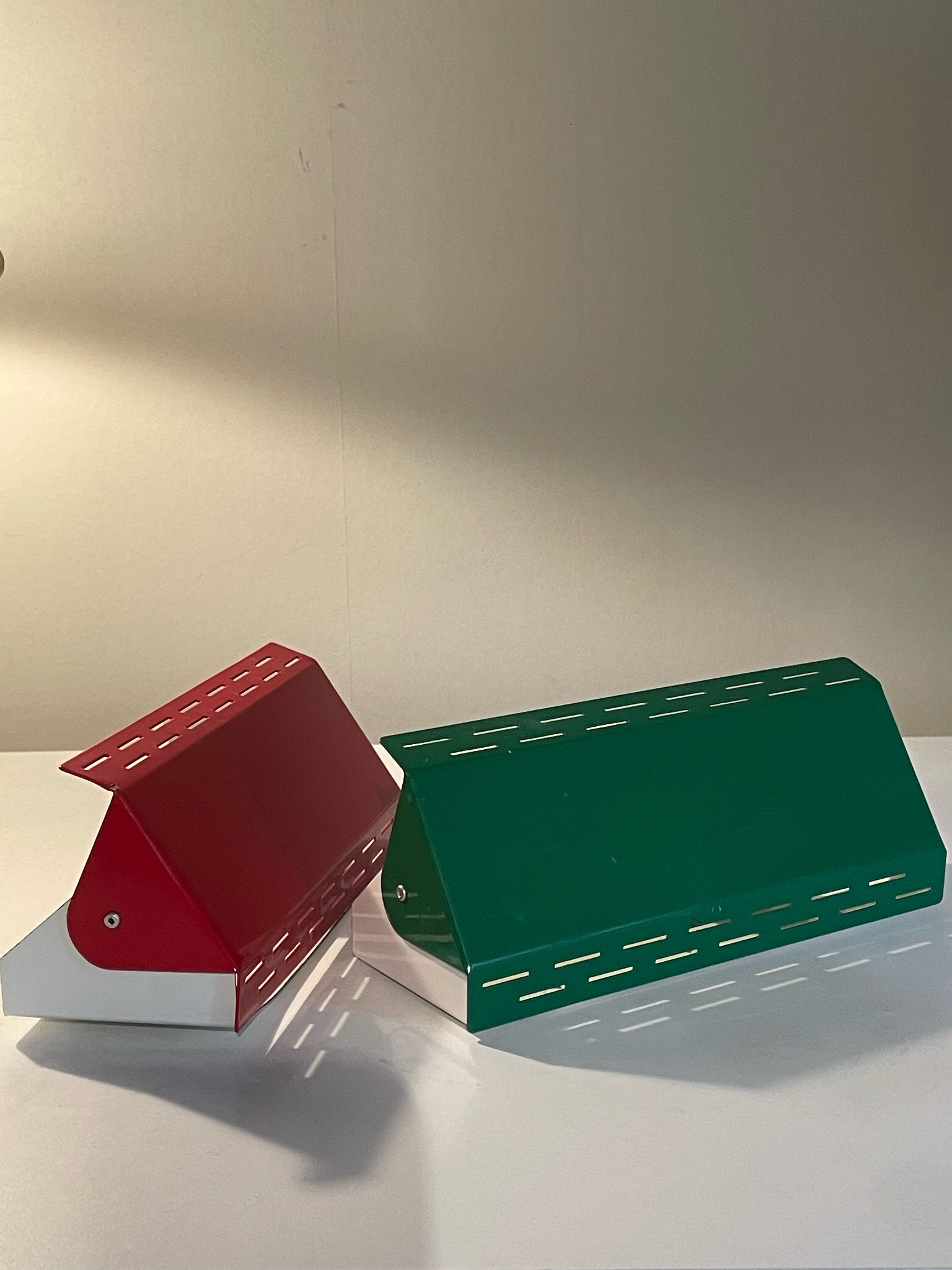 Två st vintage vägglampor i plåt 1970 tal , Dansk design.