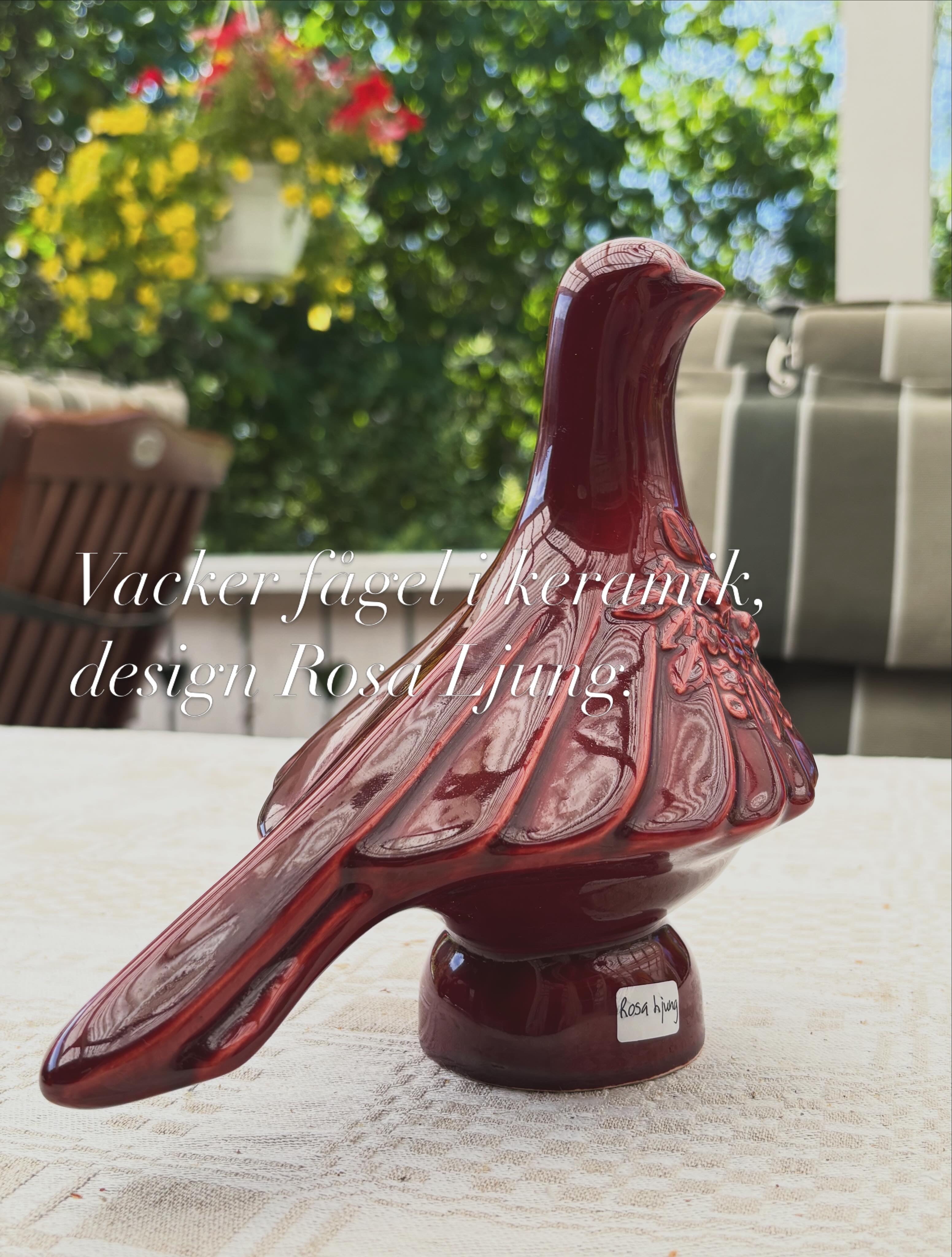 Vacker fågel i keramik. Design Rosa Ljung.