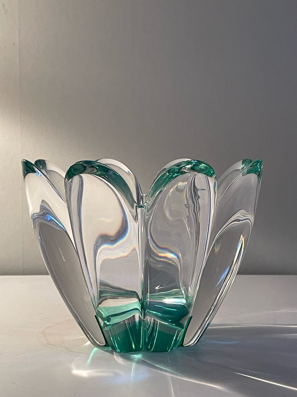 Vacker glasskål design Jan Johansson från Orrefors i nyskick.