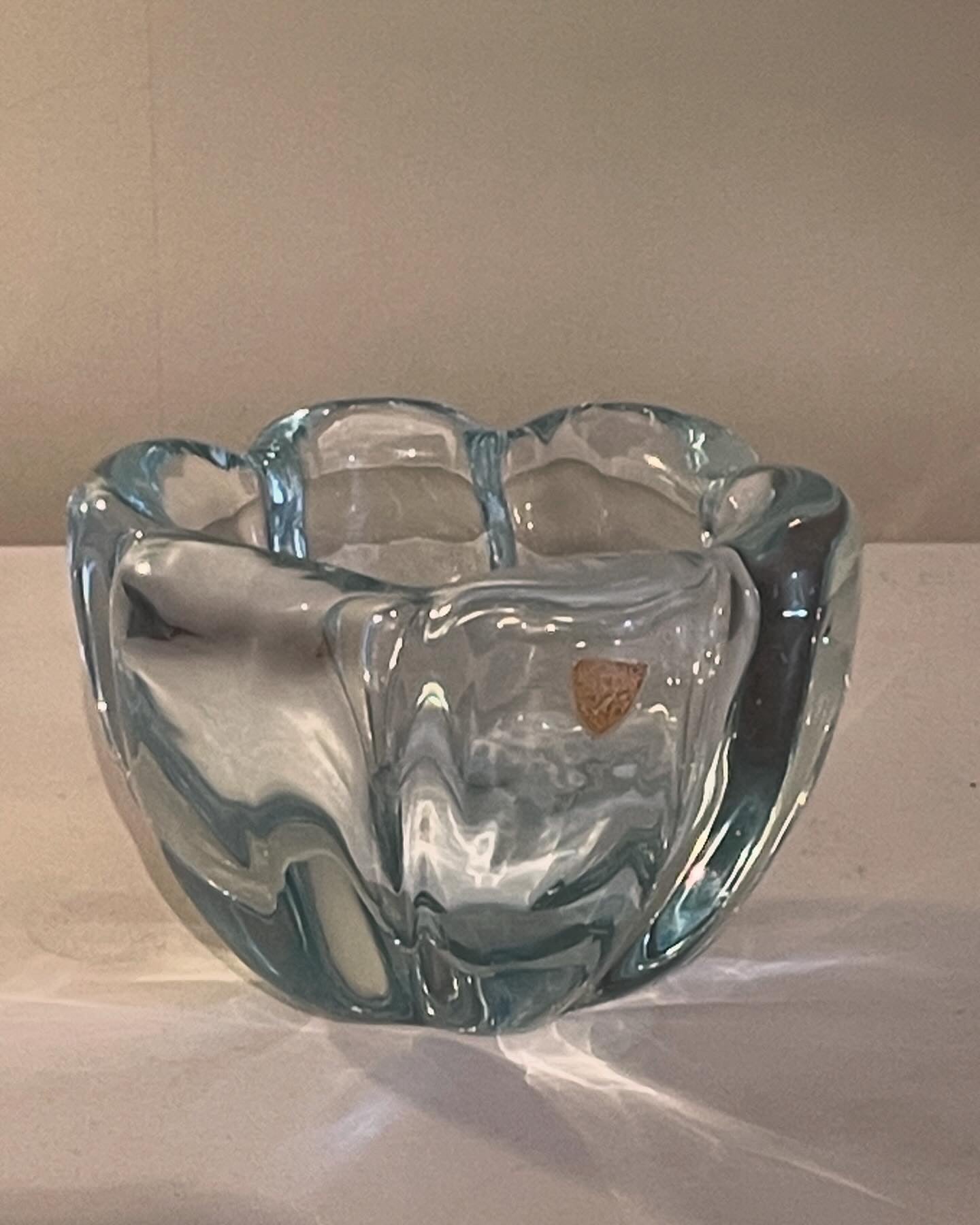 Vacker vintage glasskål från Johansfors glasbruk, designad utav Bengt Orup i nyskick.