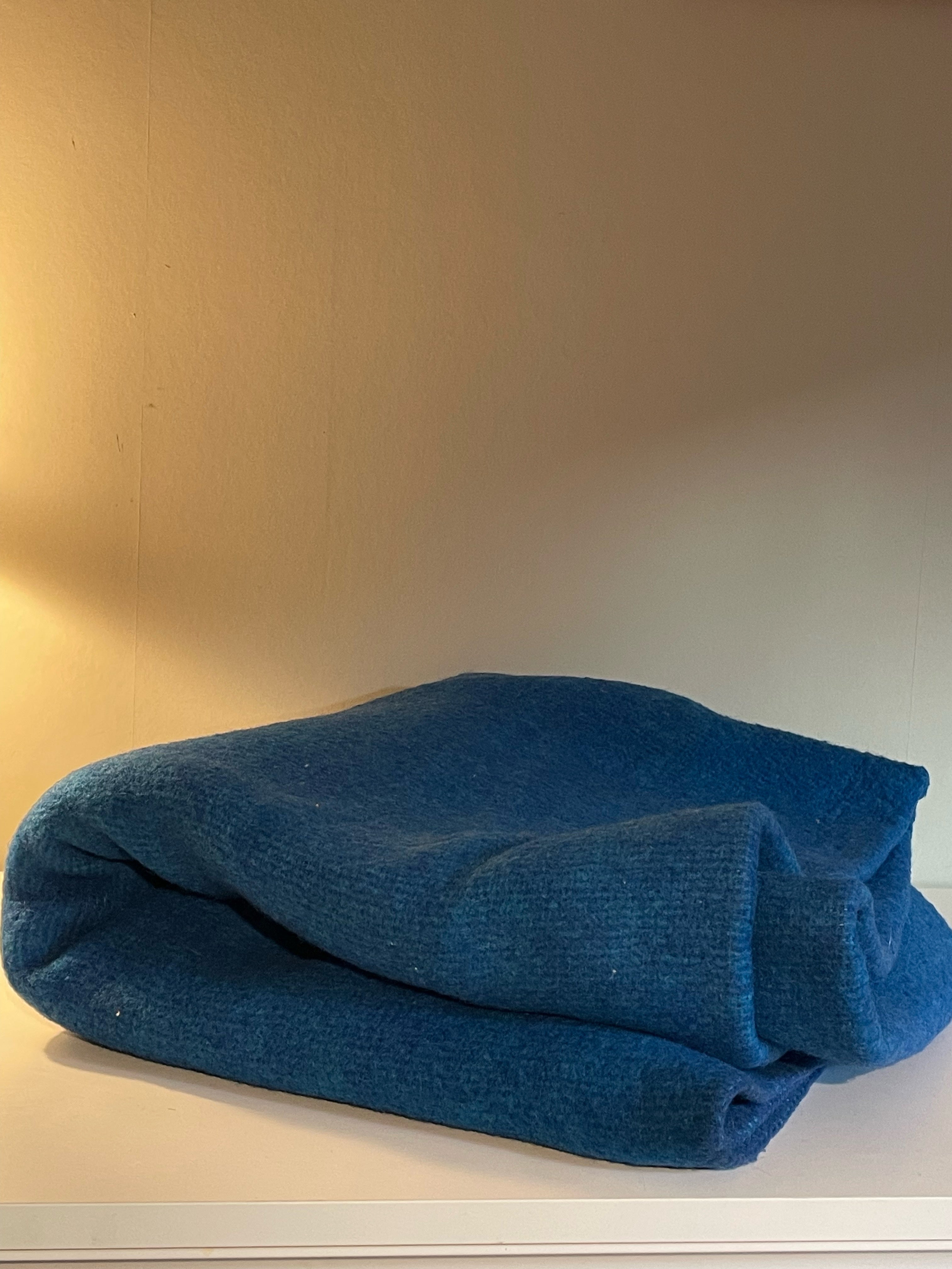 Stor vacker mysig ullpläd i fint skick.