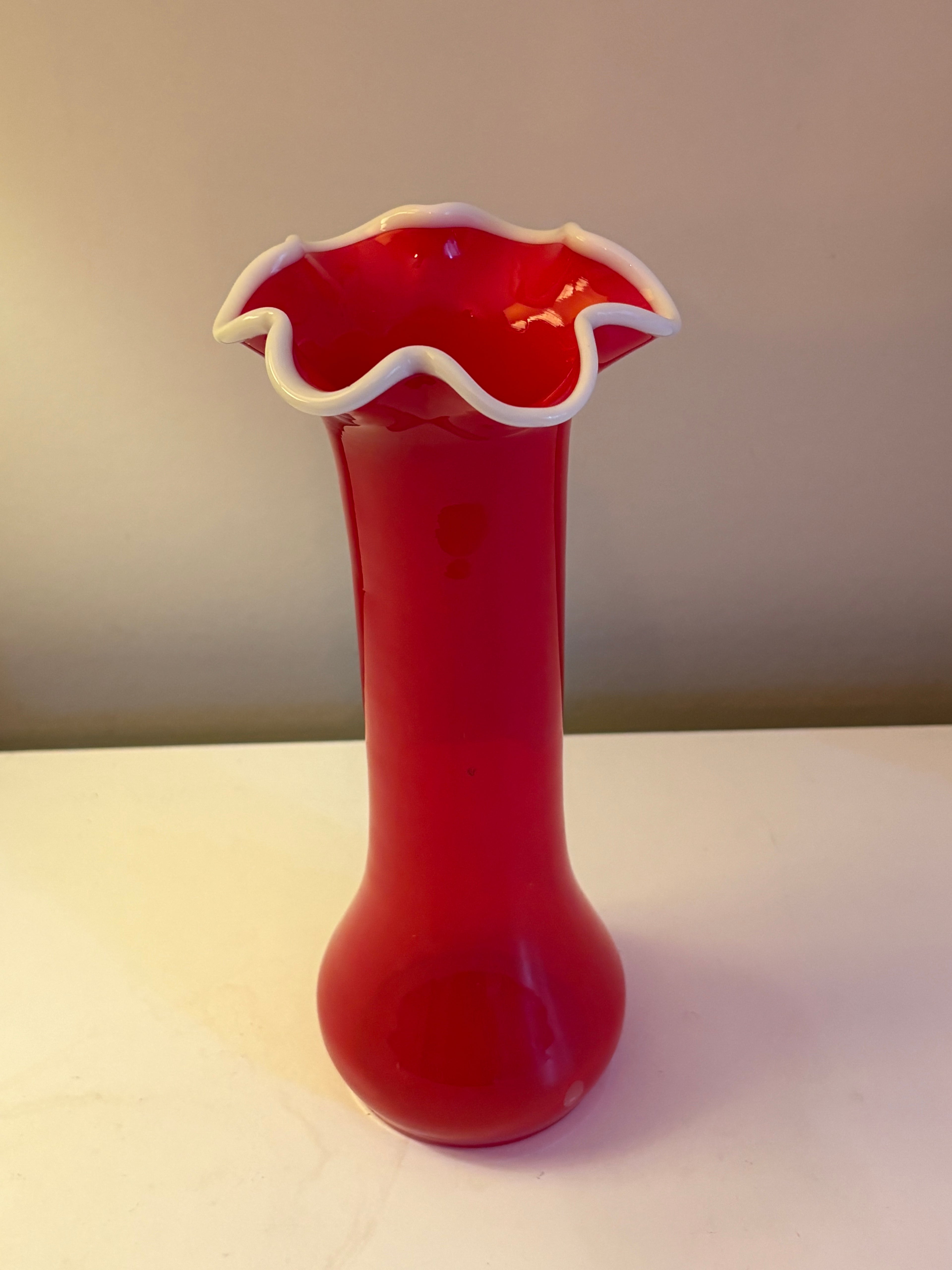 Vacker vintage hög glasvas från Murano 1950/ 60 tal i mycket fint skick.