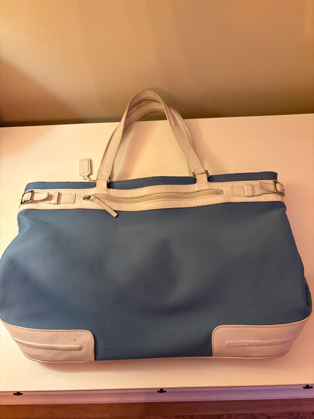 Vacker klassisk vintage handväska från ” Lacoste ” 1970 tal, ett mode statement !