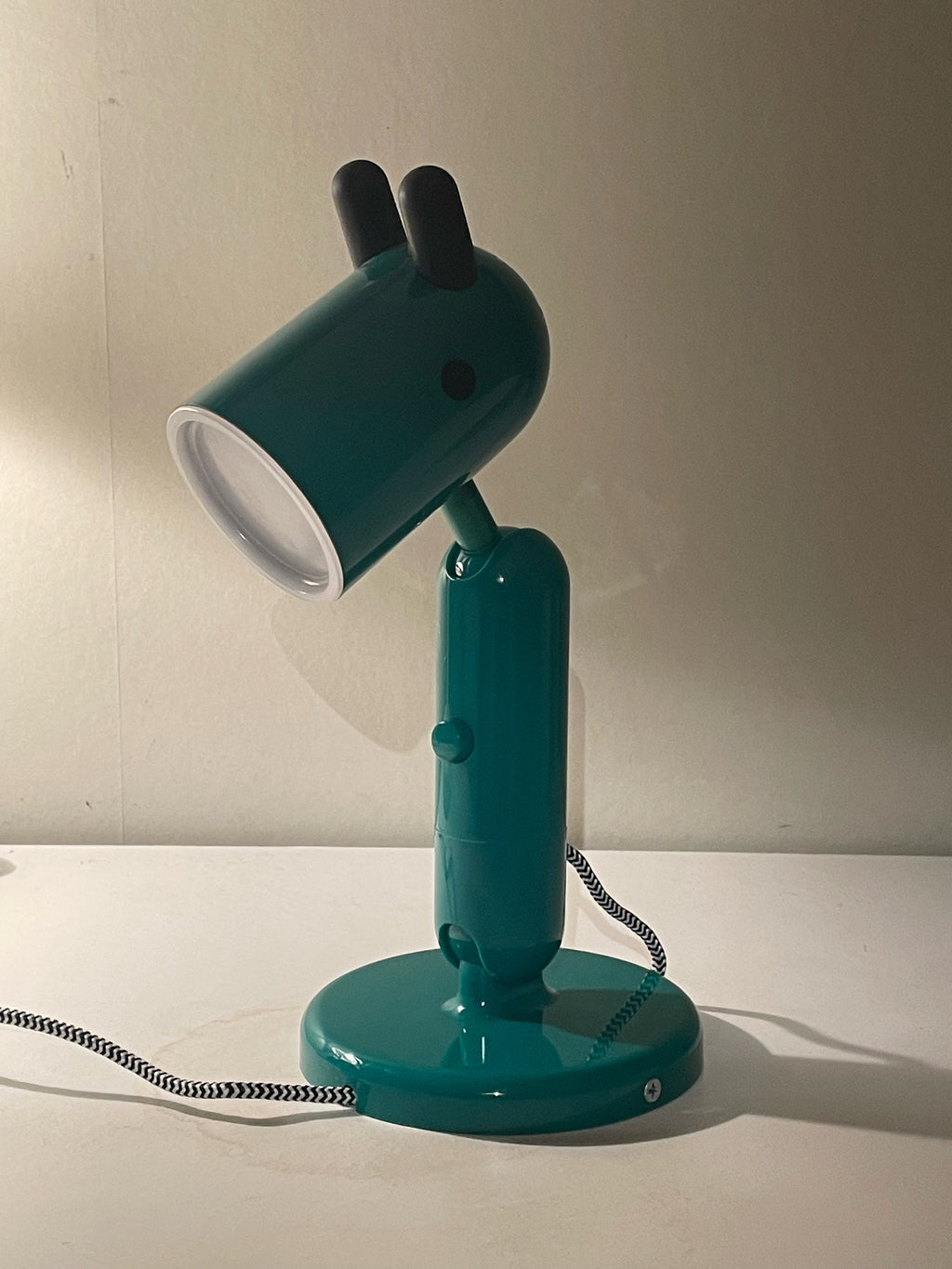 Snygg retro bordslampa från IKEA i nyskick.