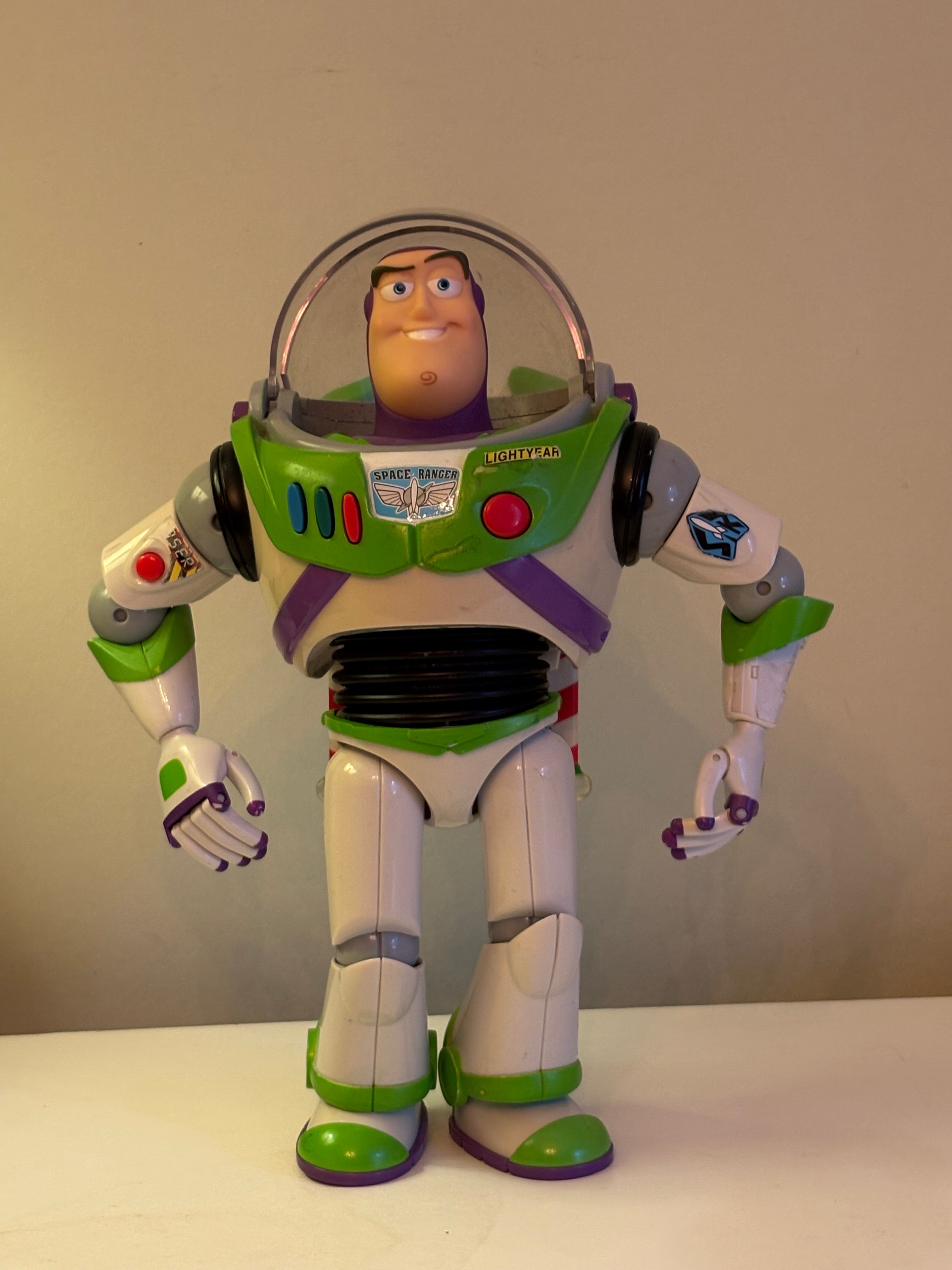 Toy Stories Buzz Lightyears gubbe från 1995 i fint skick.