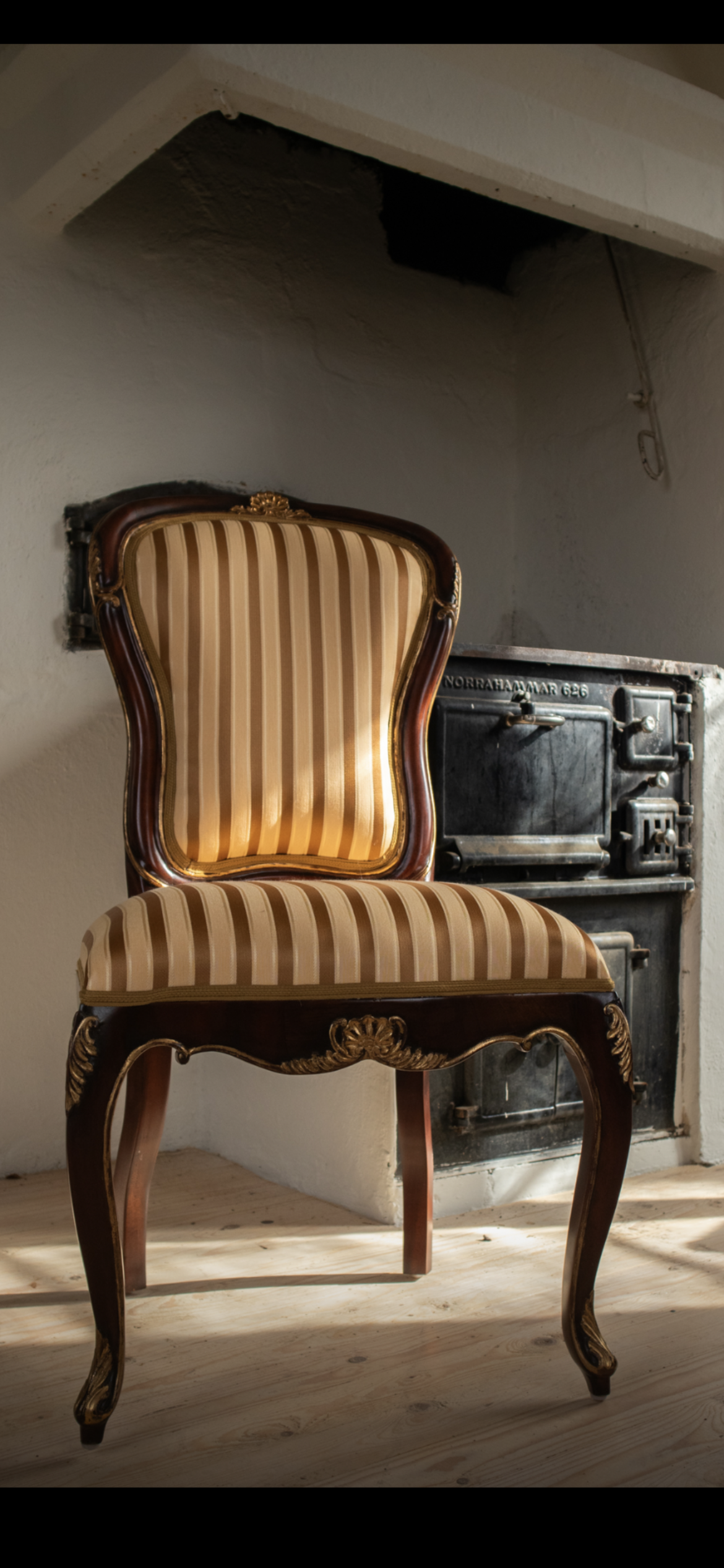 Vacker nyproducerad antik stol från MAT Furniture.