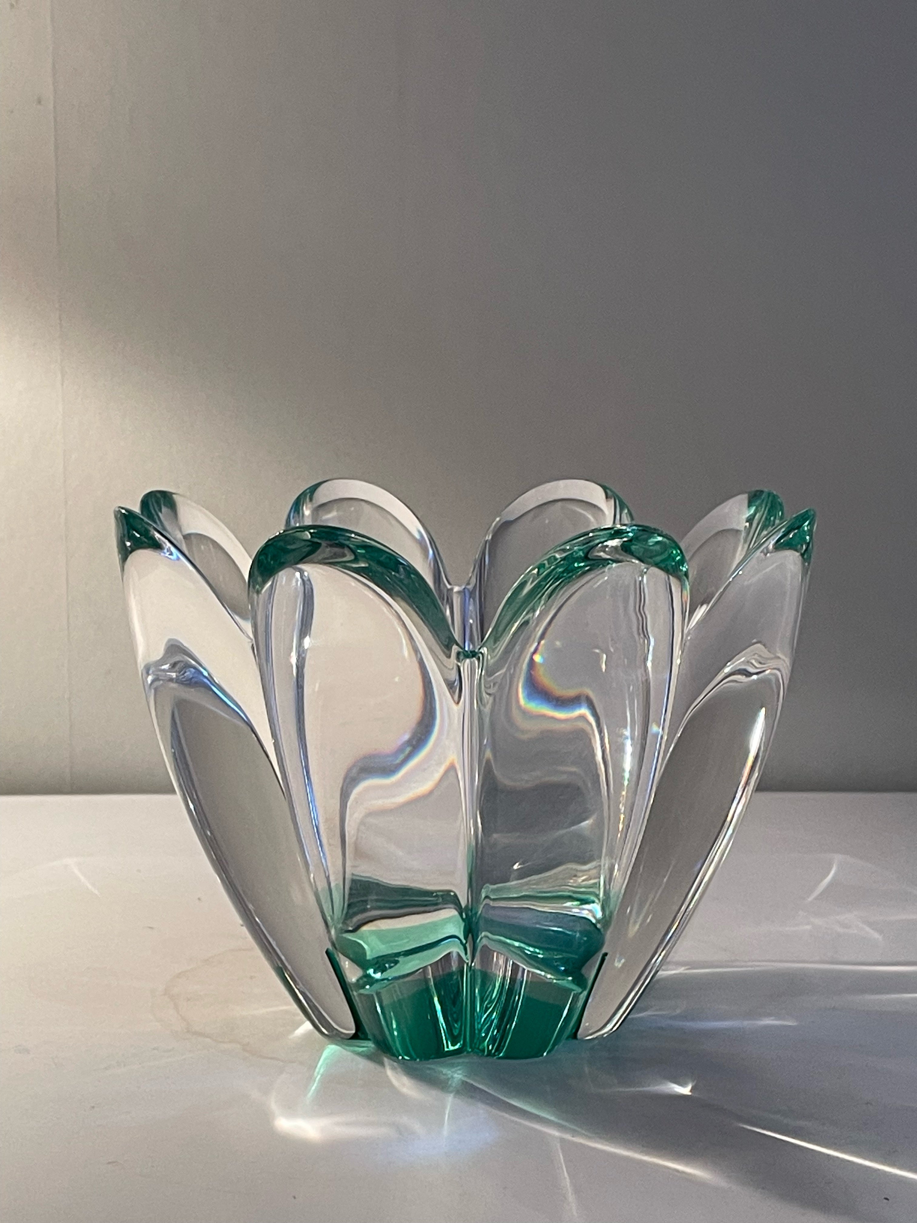Vacker glasskål design Jan Johansson från Orrefors i nyskick.