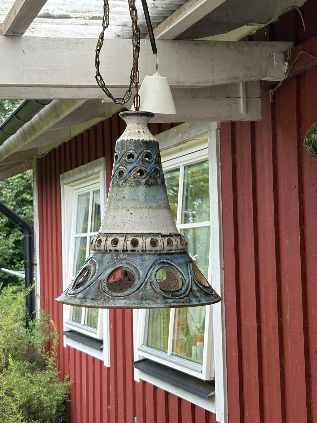 Vacker vintage taklampa i stengods alt keramik, 1960/70 tal. Designad utav Bodil Marie Nielsen / Danmark.
