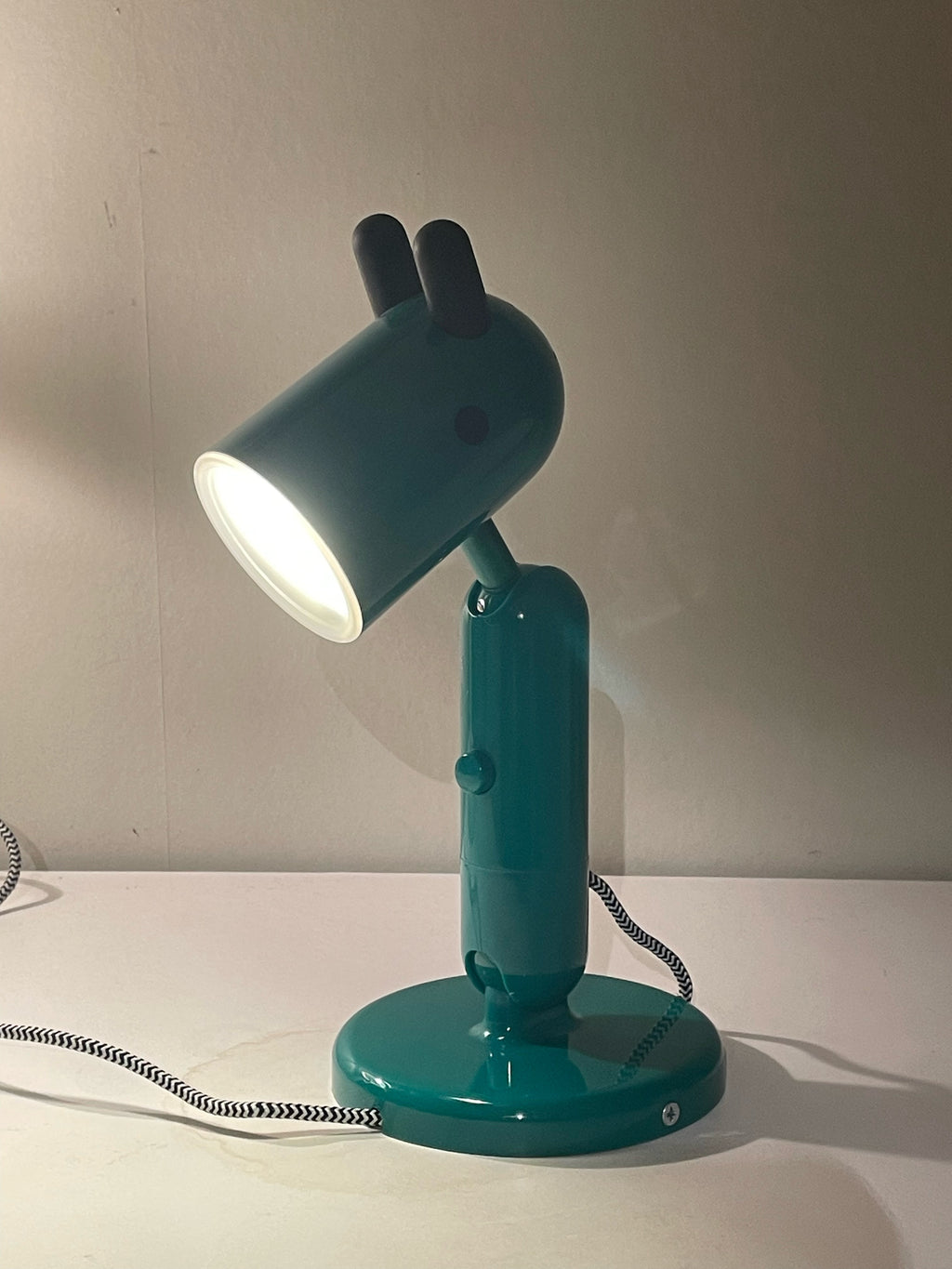 Snygg retro bordslampa från IKEA i nyskick.