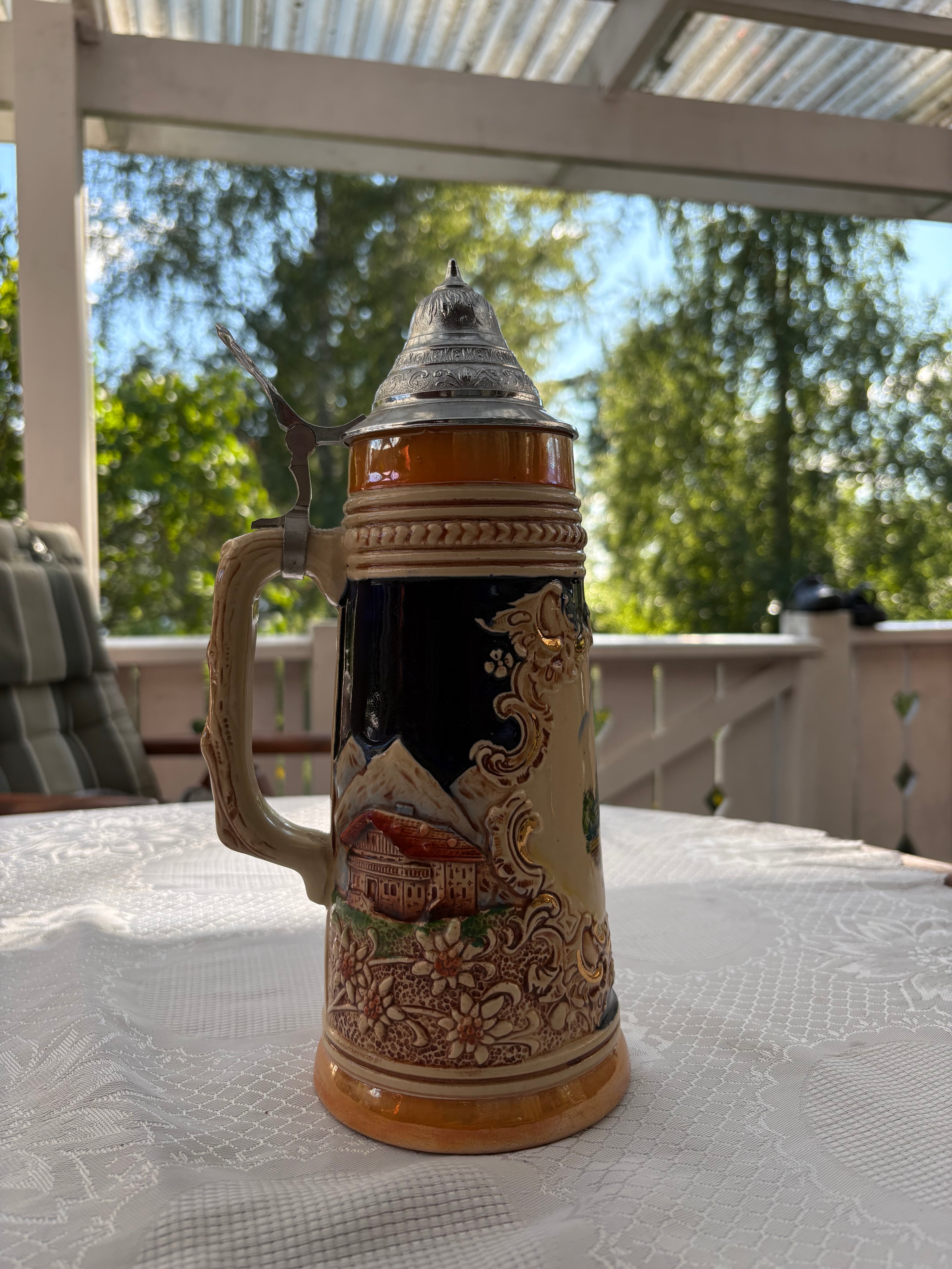 Tre st vackra vintage Tyska ölkrus i keramik med tennlock 1960 tal.
