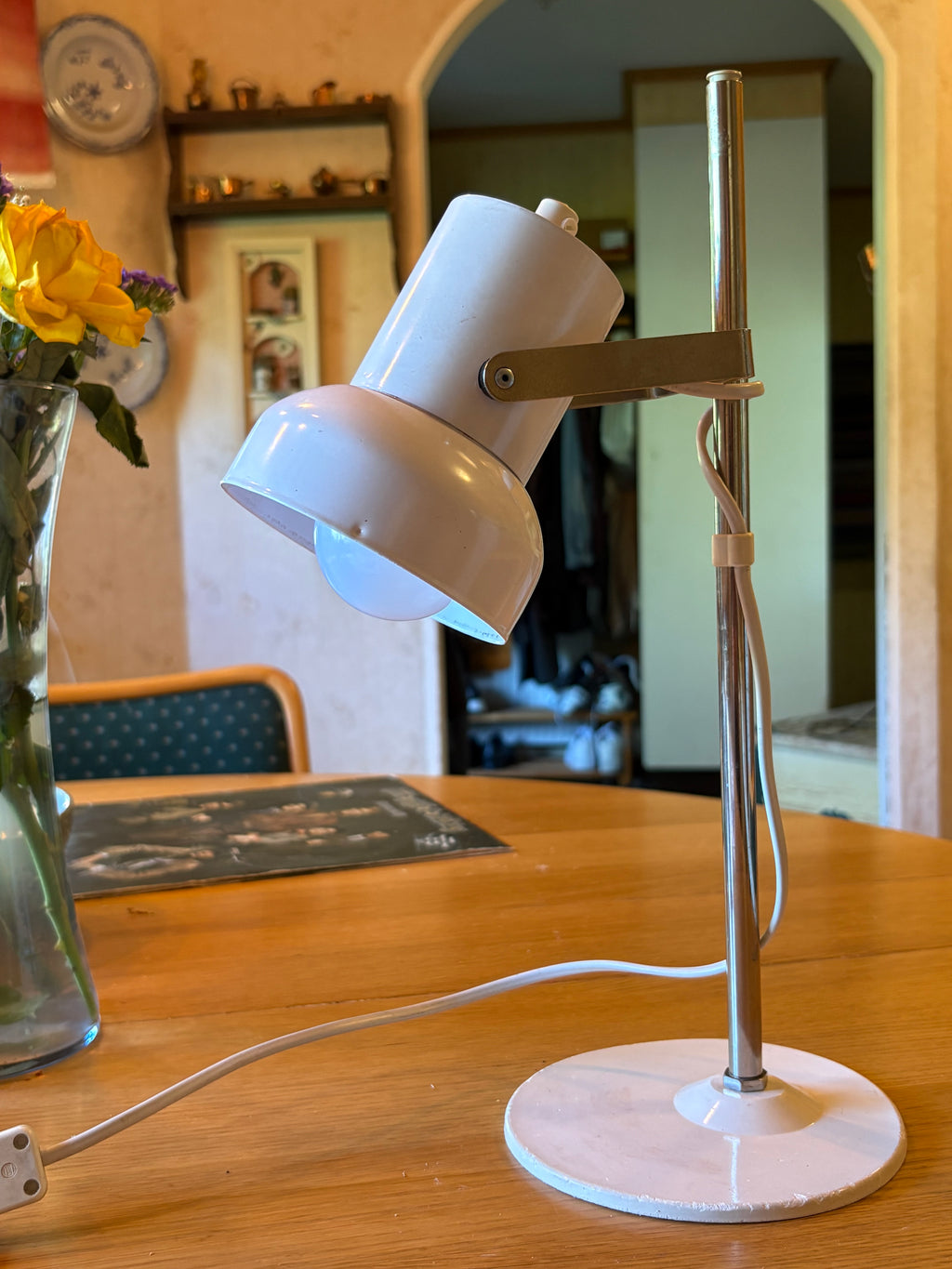 Vintage skrivbordslampa från Belid 1970 tal med charmig patina.