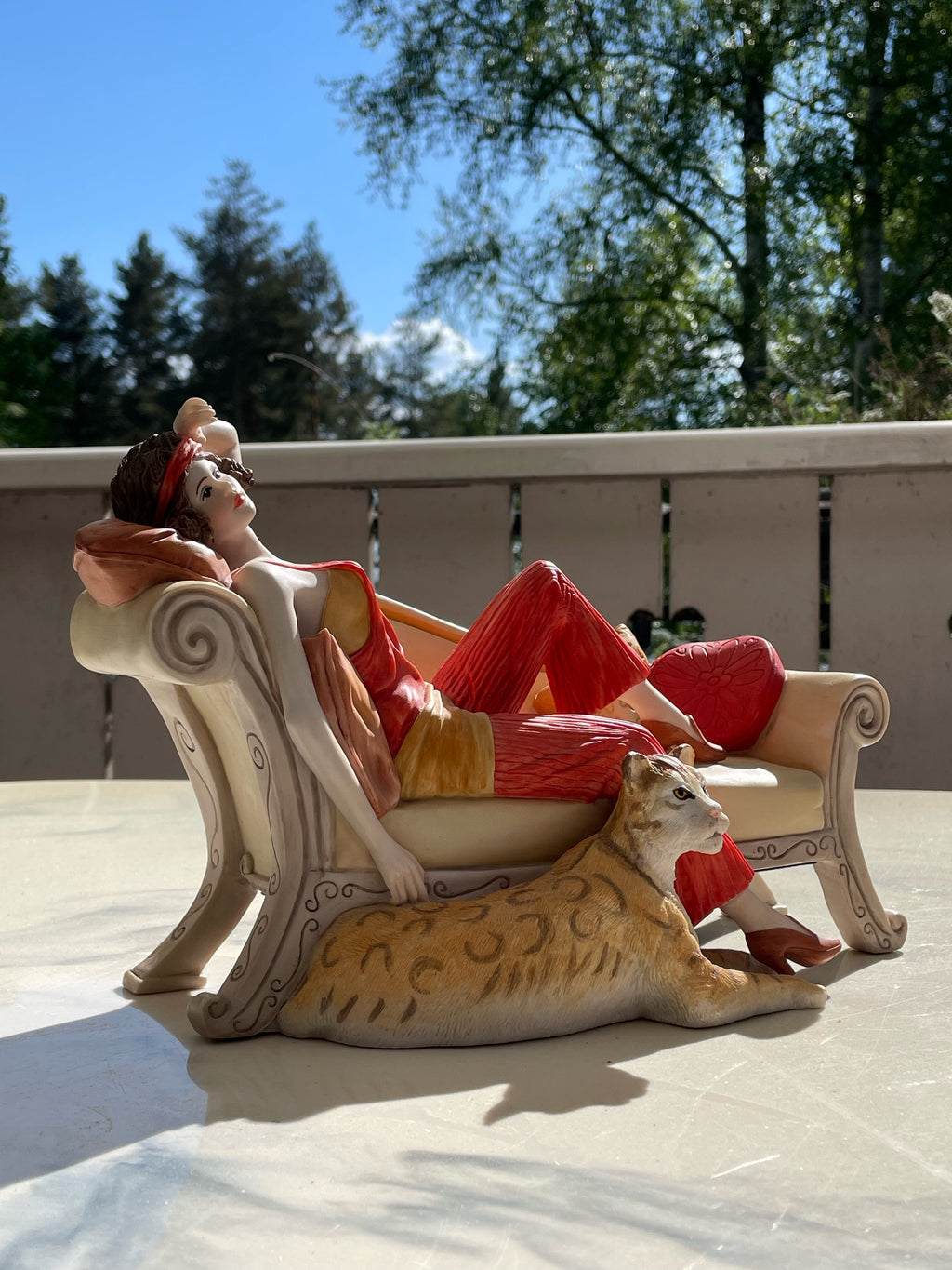 Stor vacker vintage figurin i keramik utav Peter Holland i fint skick.
