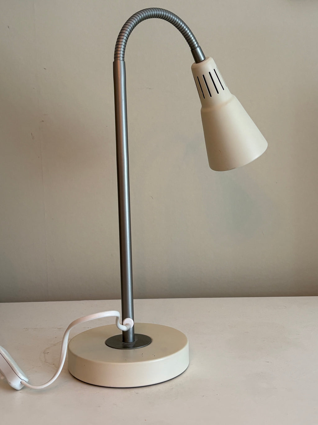 Snygg vintage skrivbordslampa från IKEA 1970 tal.