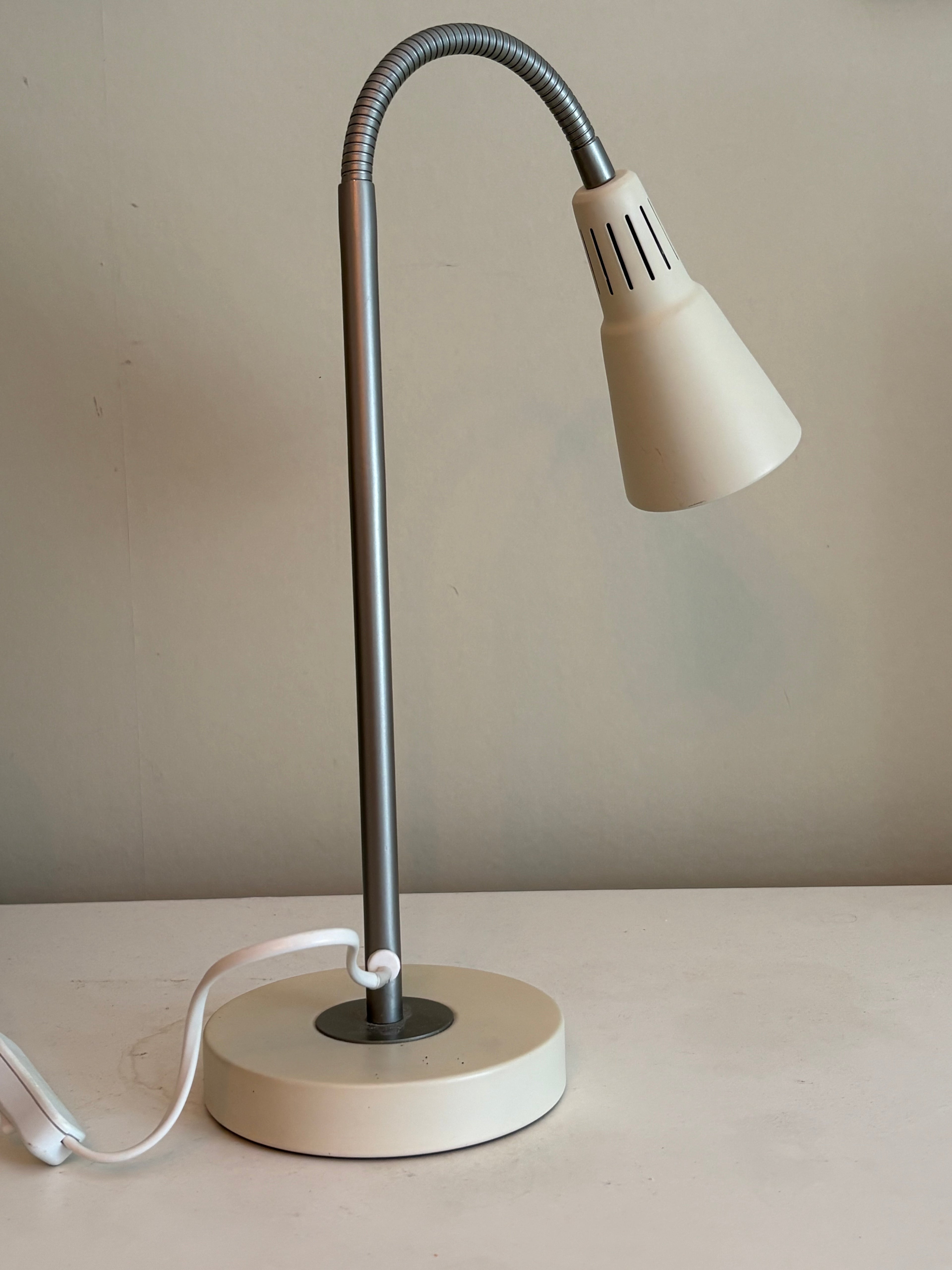 Snygg vintage skrivbordslampa från IKEA 1970 tal.