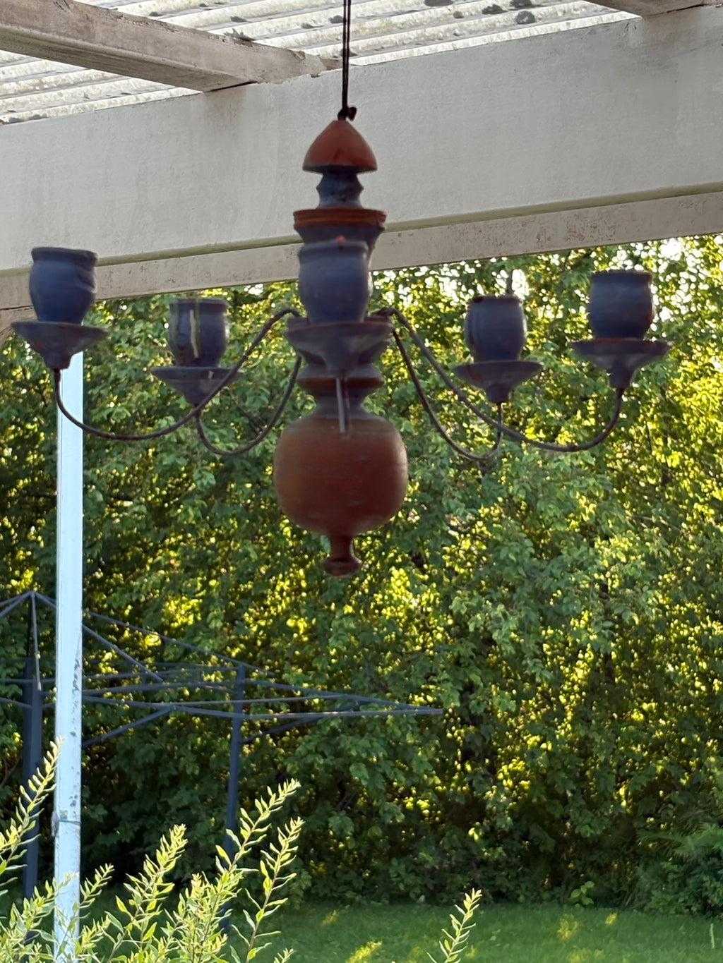 Vacker antik  takkrona i trä i allmoge tidigt 1800 tal. Klassisk Folk Art.