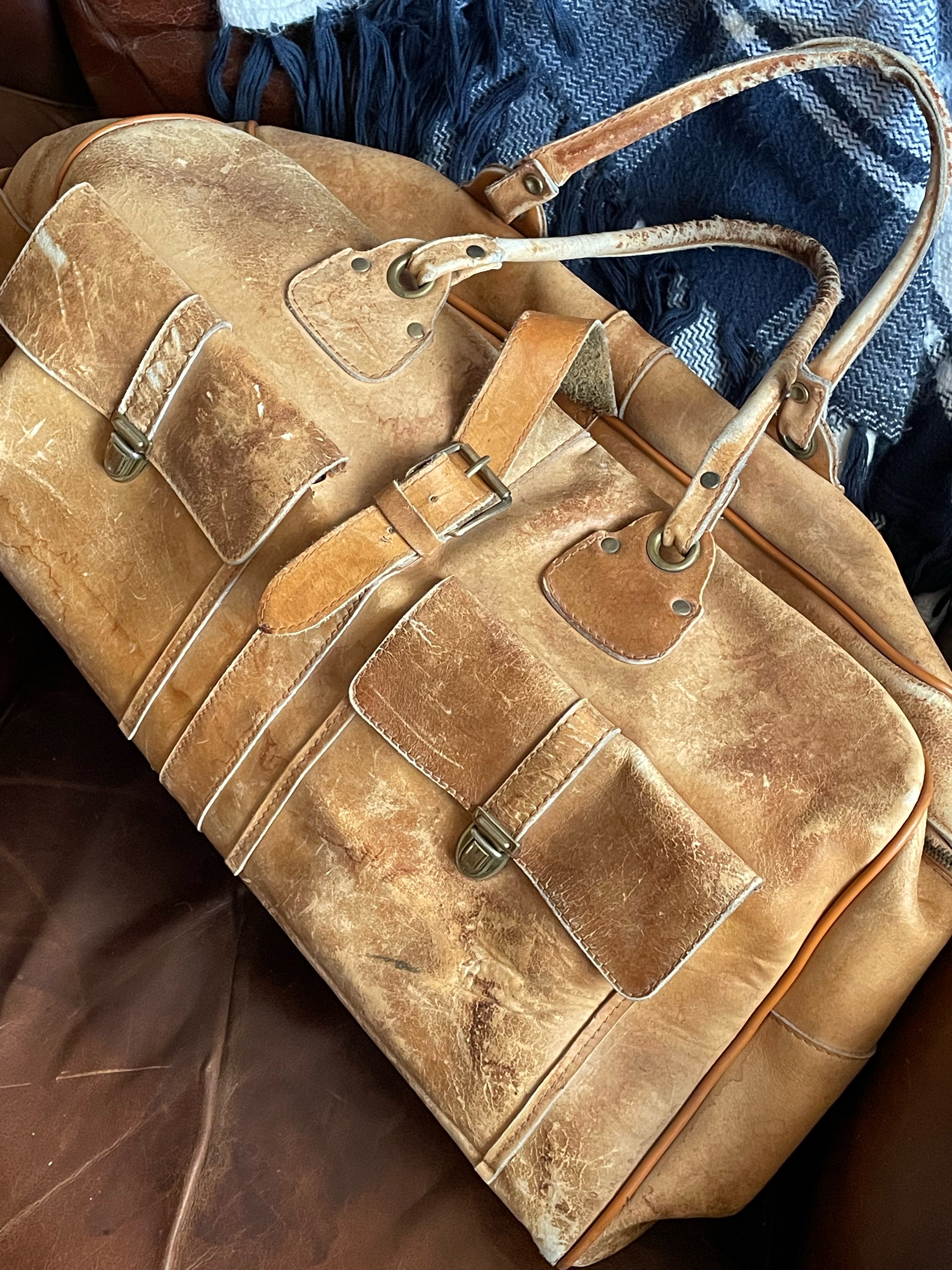 Snygg retro weekend bag i mjukt skönt läder.
