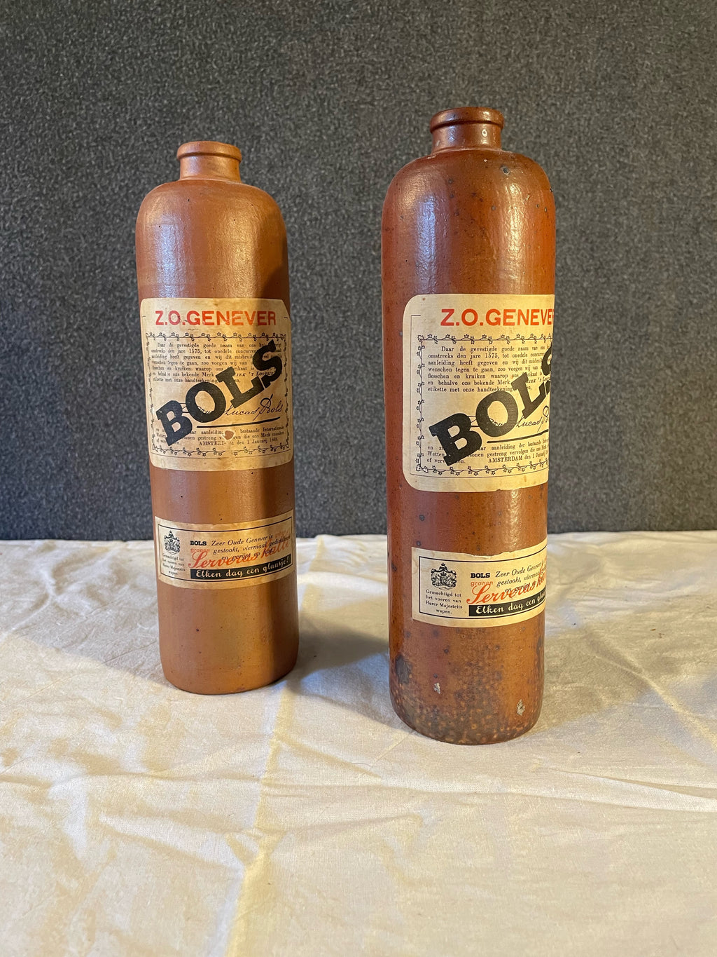Två st antika krus från Bols ZO i stengods , 1800 tal med original etiketter.