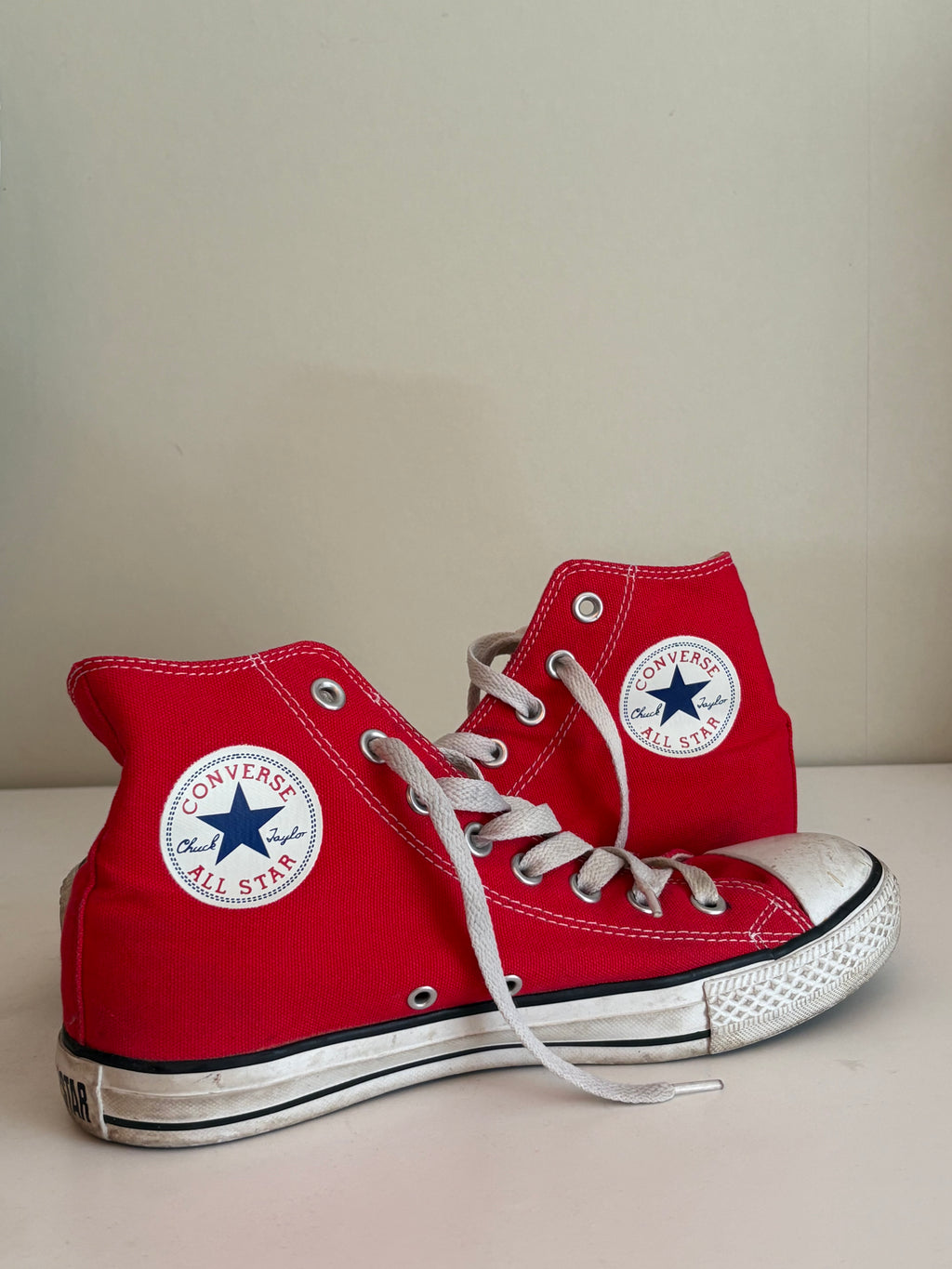 Snygga coola retro Converse All Star / Chuck Taylor Edition size 7 i fint skick.