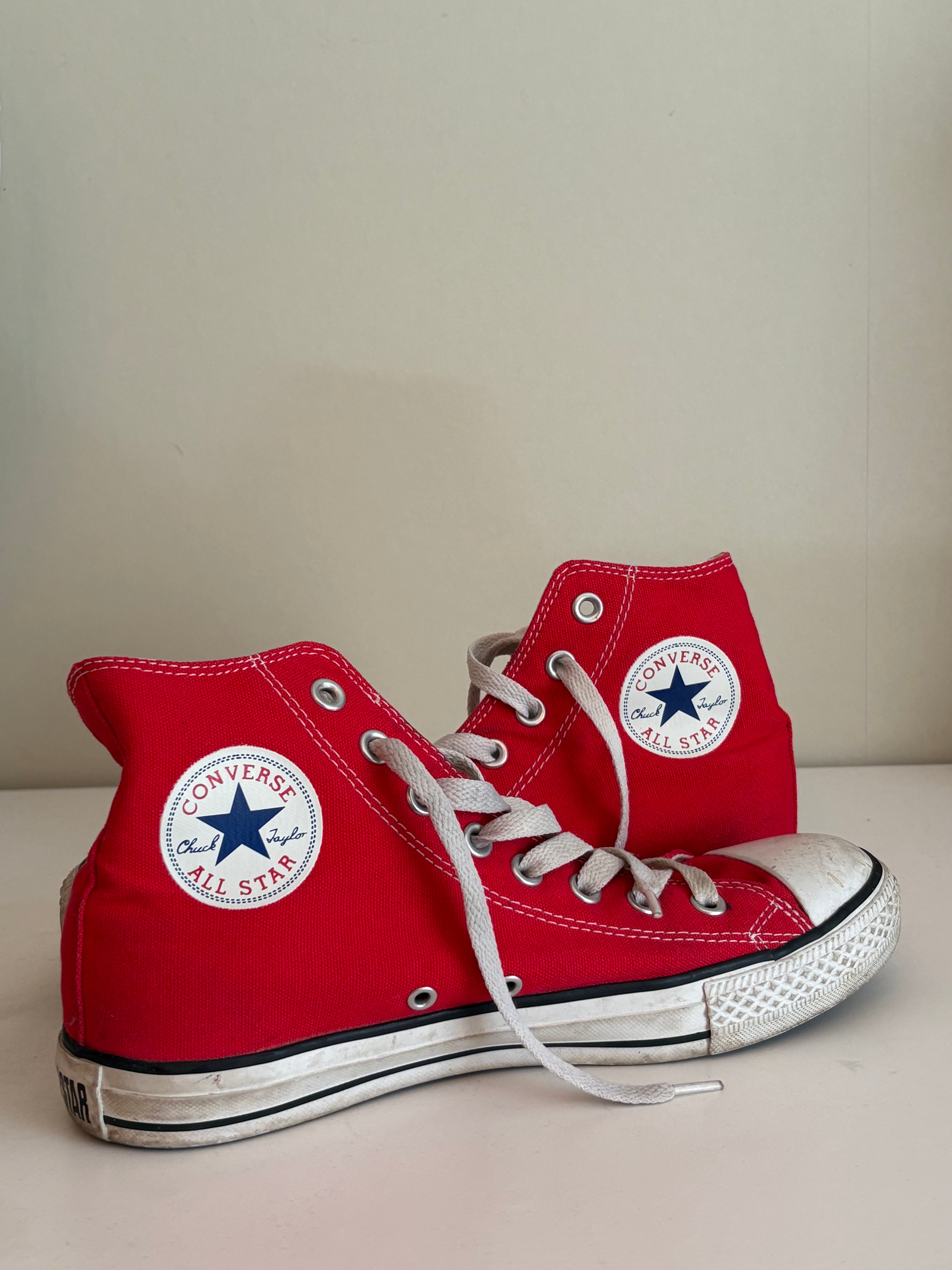Snygga coola retro Converse All Star / Chuck Taylor Edition size 7 i fint skick.