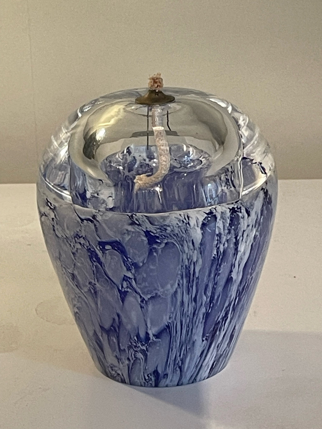 Vacker vintage oljelampa , designad utav Björn Ramel från SEA glasbruk i nyskick.